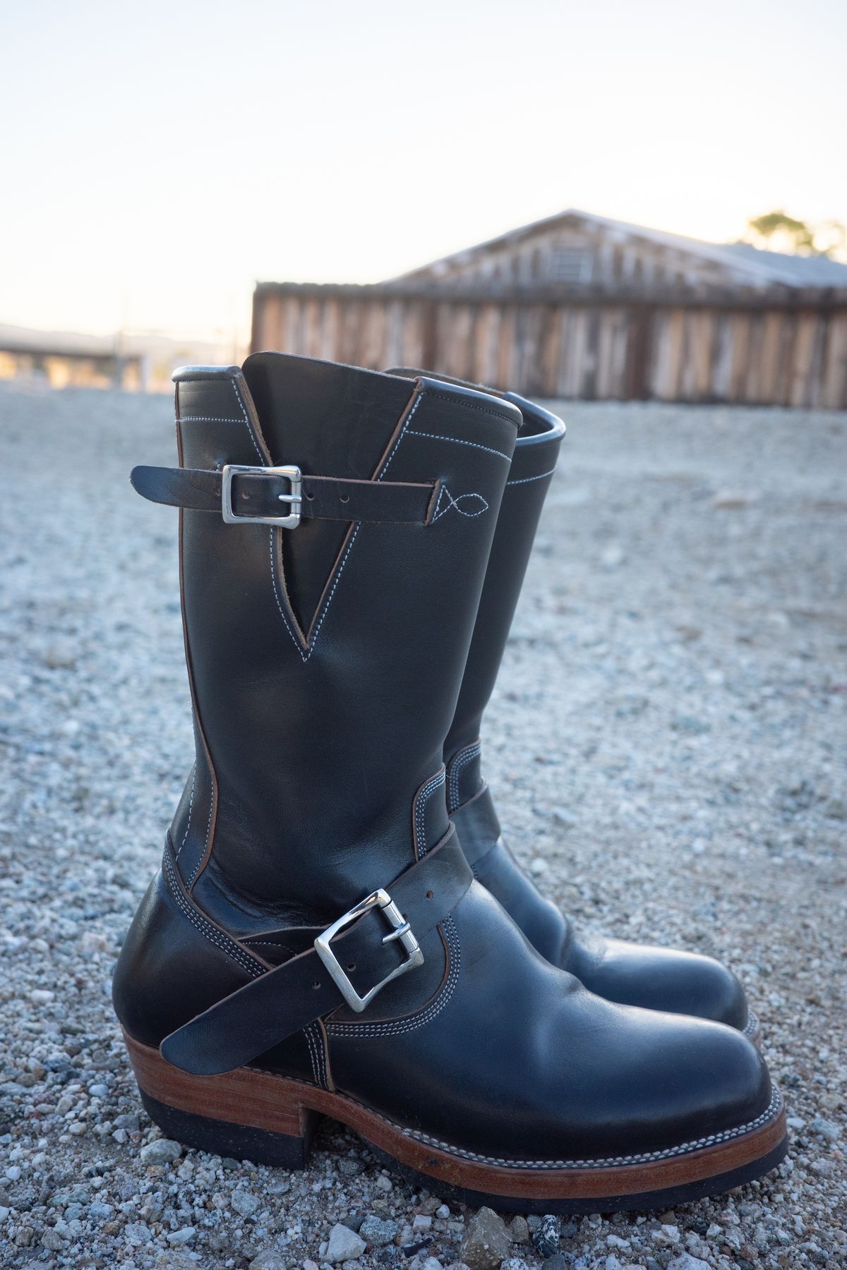 Photo by CoolGuy on December 6, 2023 of the Prof Barnets Bulky Neocliffwood Engineer Boots in Maryam Black Teacore TPR Horsebutt.