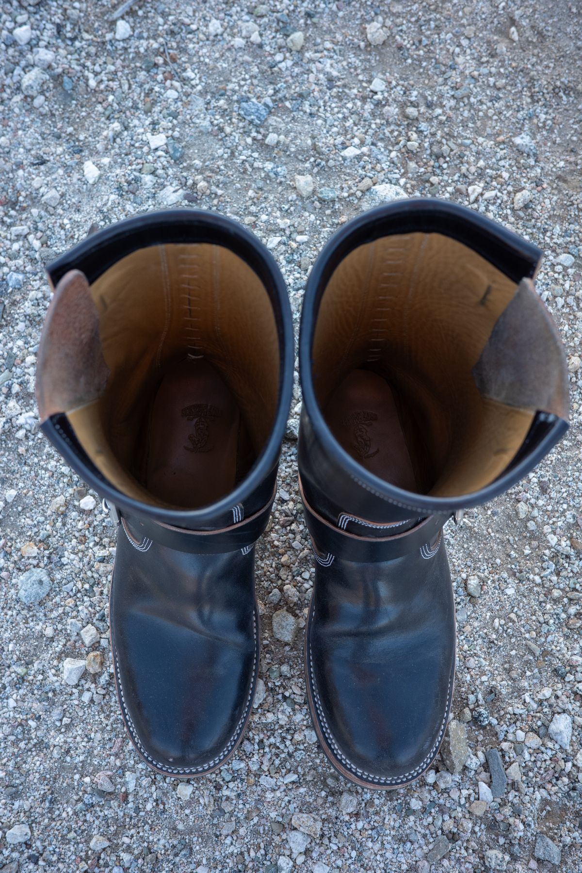 Photo by CoolGuy on December 6, 2023 of the Prof Barnets Bulky Neocliffwood Engineer Boots in Maryam Black Teacore TPR Horsebutt.