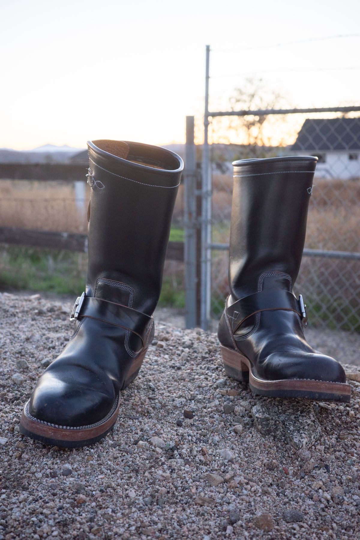 Photo by CoolGuy on January 5, 2024 of the Prof Barnets Bulky Neocliffwood Engineer Boots in Maryam Black Teacore TPR Horsebutt.