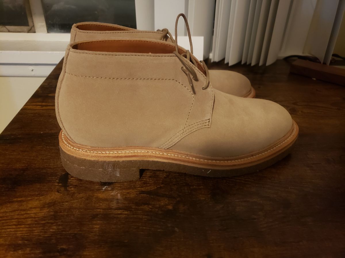 Photo by fengxiaoj on October 1, 2022 of the Grant Stone Unlisted Model in C.F. Stead Tan Repello Calf Suede.