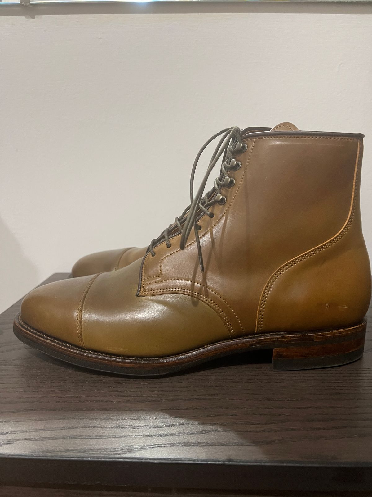 Photo by Jlps on November 6, 2022 of the Viberg Halkett in Horween Calvados Shell Cordovan.