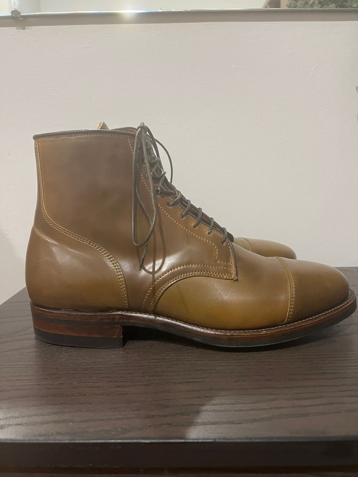 Photo by Jlps on November 6, 2022 of the Viberg Halkett in Horween Calvados Shell Cordovan.