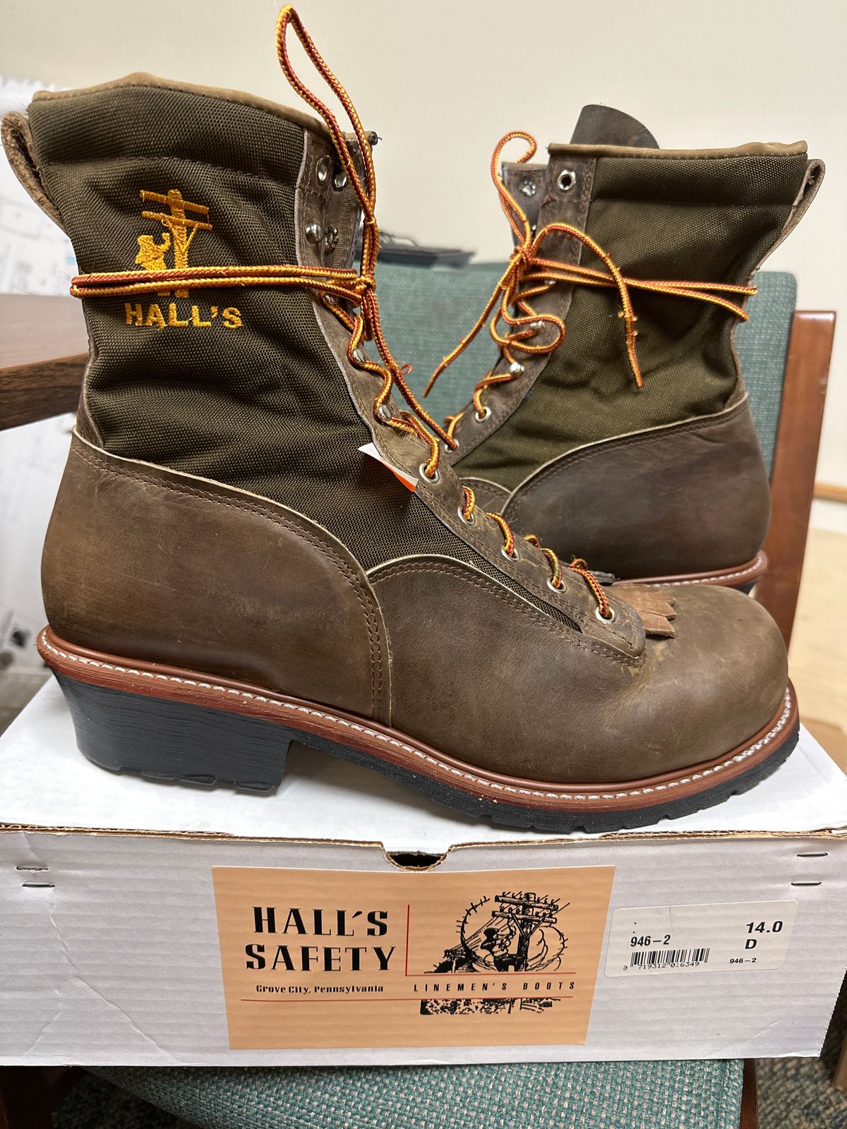 Photo by FtValloniaStreaker on September 20, 2023 of the Hall's Lace-To-Toe Lineman Boot in Brown Crazy Horse Oiled Leather.