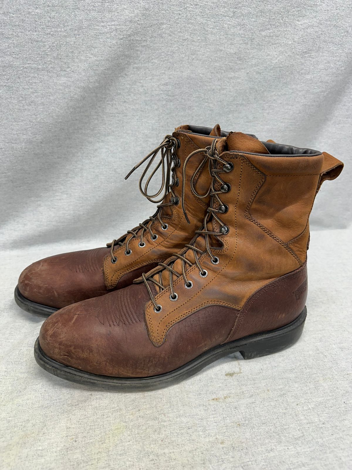 Photo by FtValloniaStreaker on December 6, 2024 of the Red Wing Red Wing / 2202 in Red Brown Kayak and Gaucho Yuma.