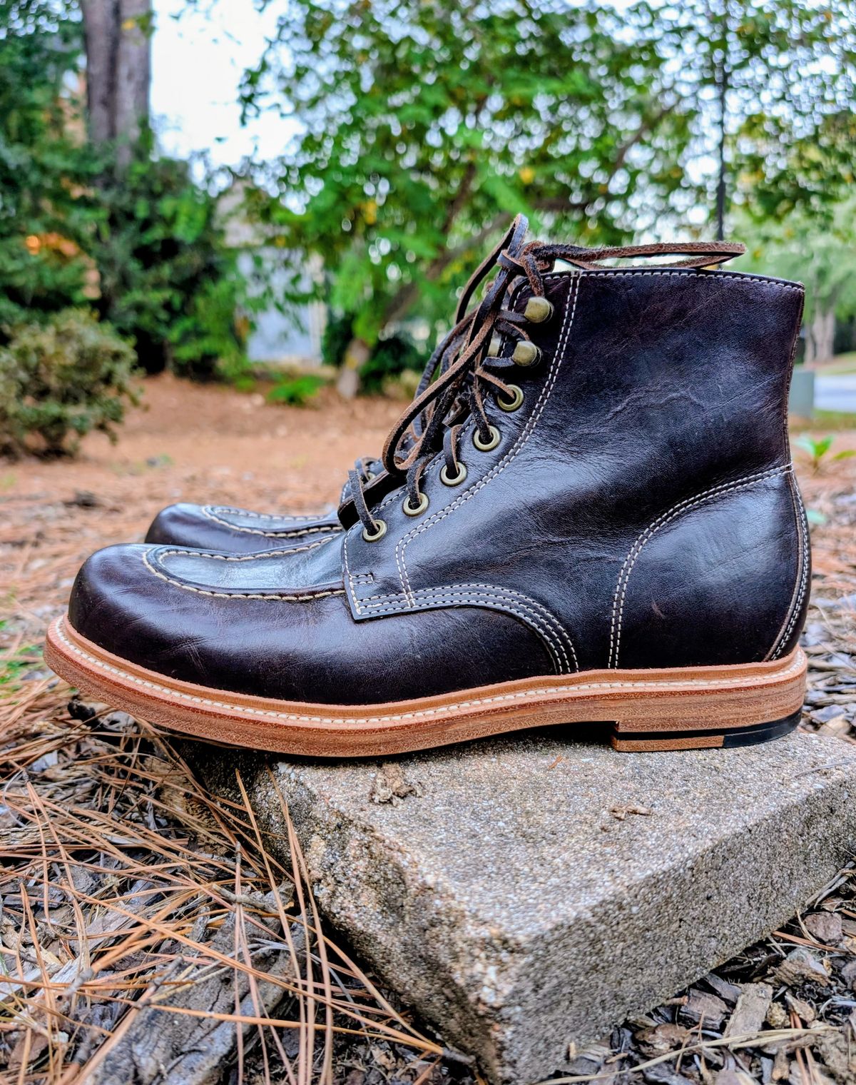 Photo by SIDO on October 1, 2025 of the Grant Stone Brass Boot in Dark Snuff Oiled Shoulder.