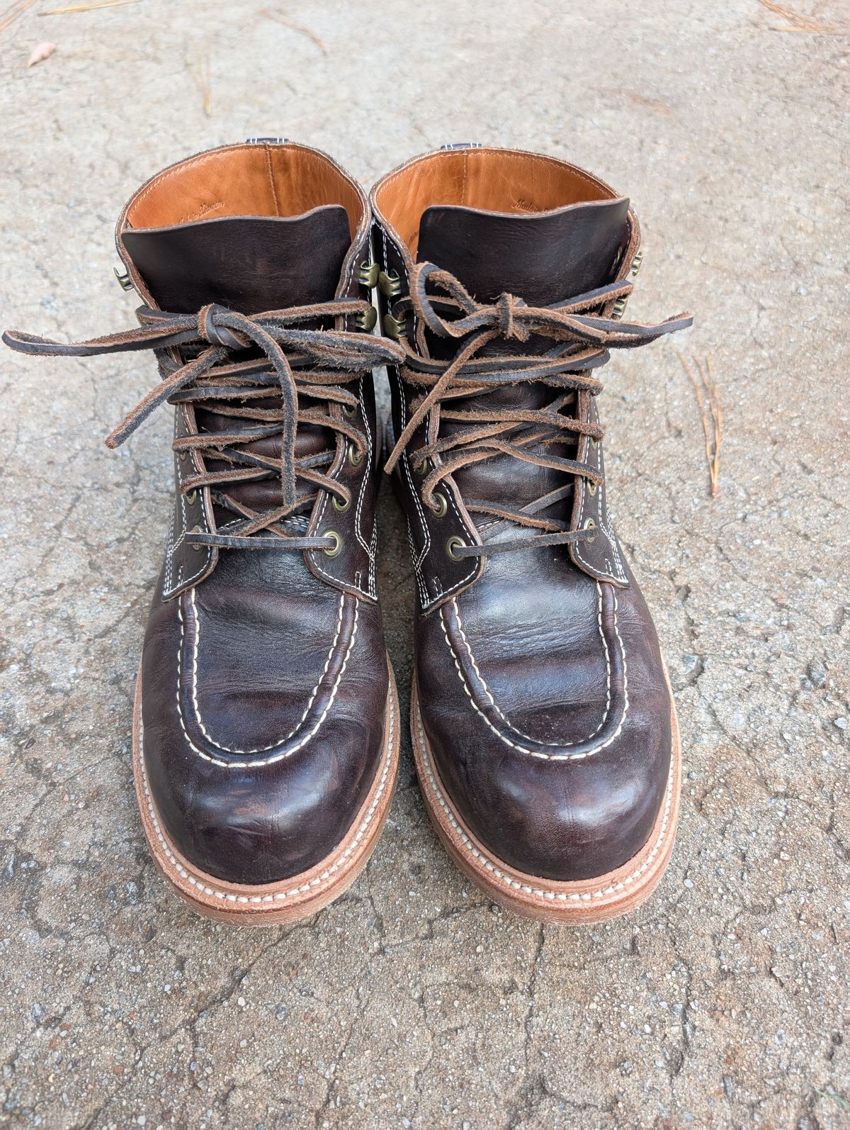 Photo by SIDO on November 2, 2025 of the Grant Stone Brass Boot in Dark Snuff Oiled Shoulder.