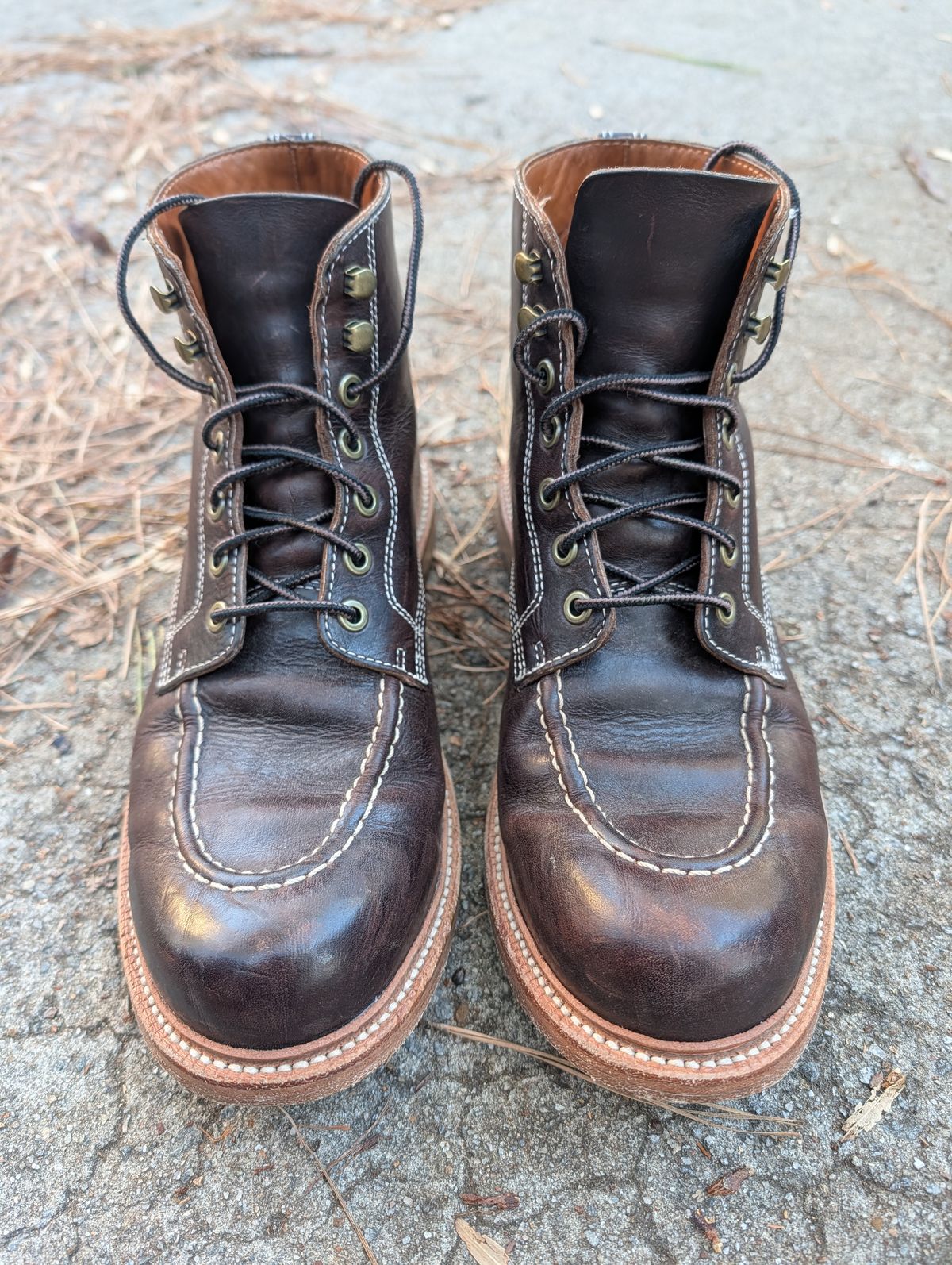 Photo by SIDO on January 1, 2026 of the Grant Stone Brass Boot in Dark Snuff Oiled Shoulder.