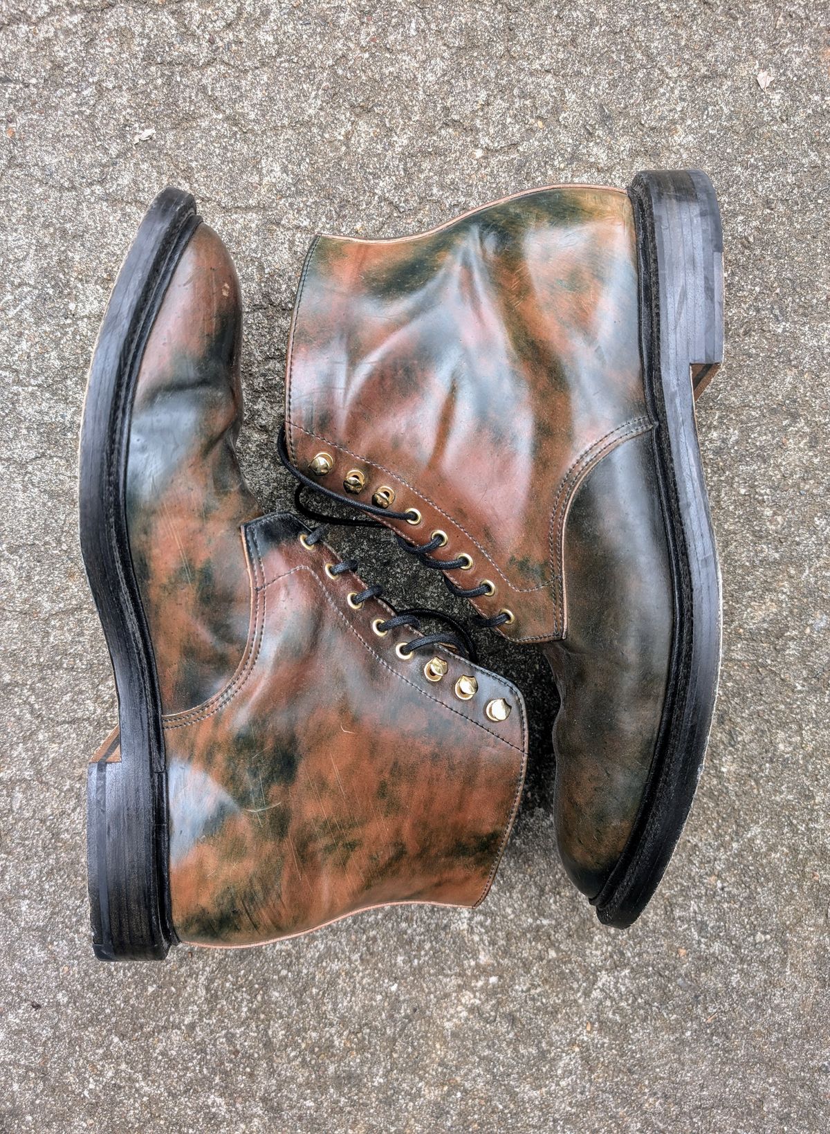 Photo by SIDO on November 1, 2024 of the Grant Stone Edward Boot in Horween Marbled Black Shell Cordovan.