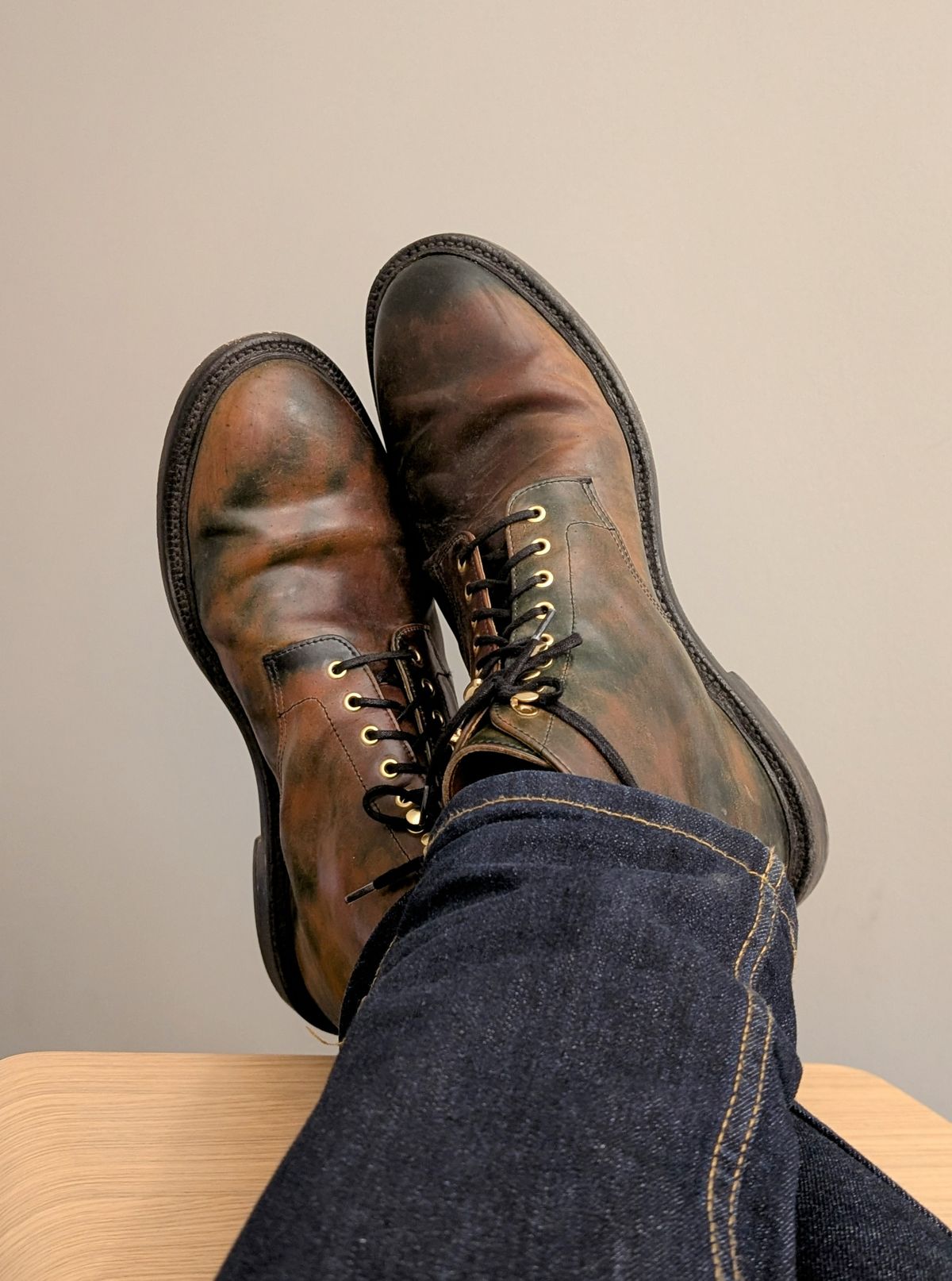 Photo by SIDO on March 25, 2025 of the Grant Stone Edward Boot in Horween Marbled Black Shell Cordovan.