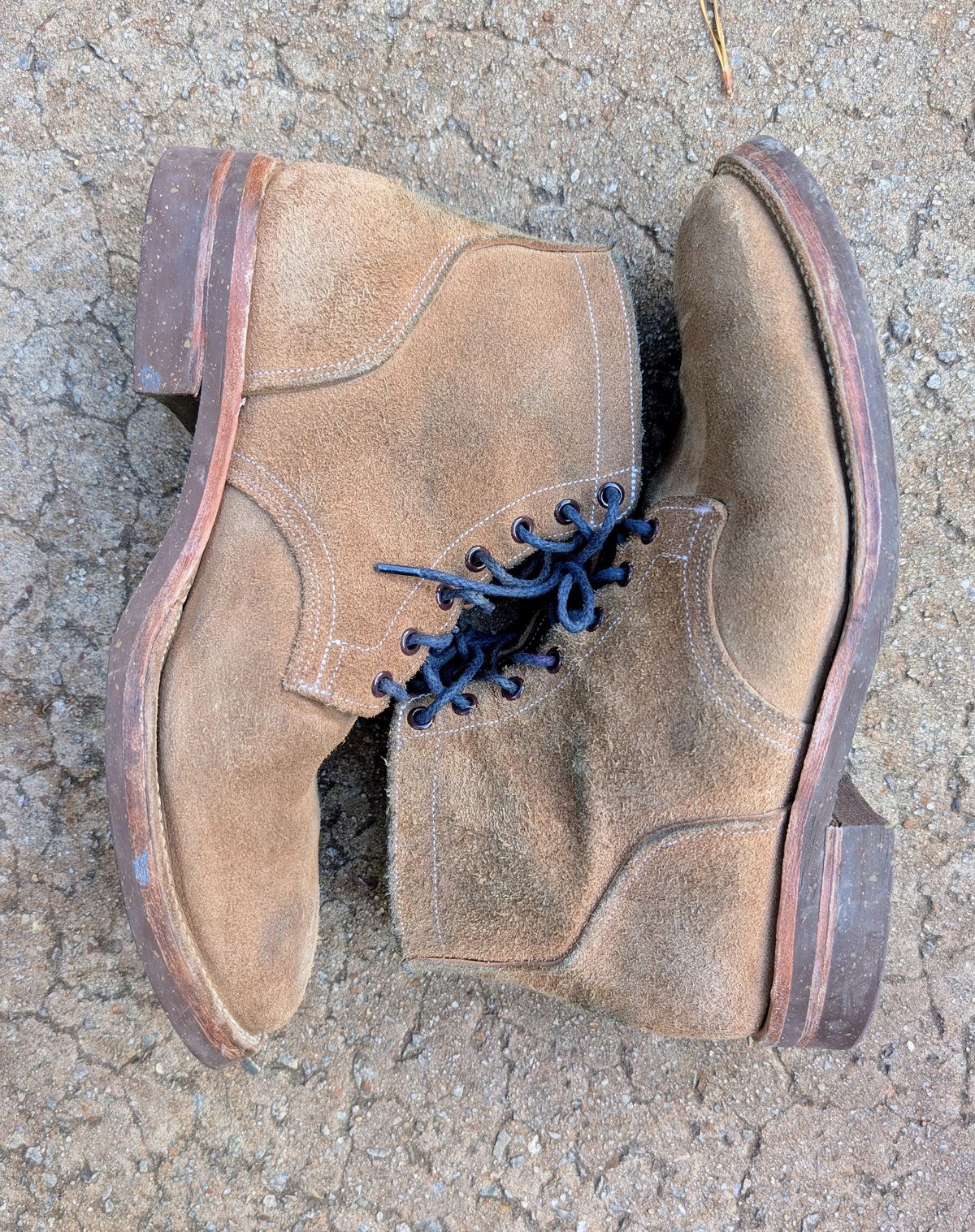 Photo by SIDO on November 2, 2025 of the Oak Street Bootmakers Storm Boot in Horween Natural Chromexcel Roughout.
