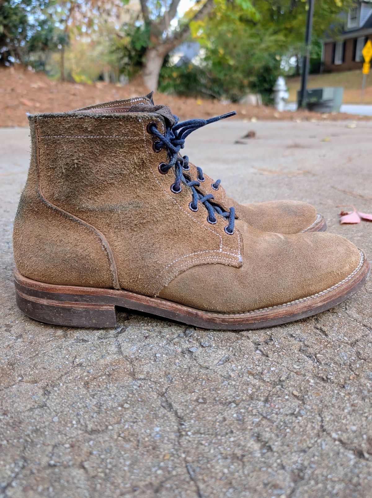 Photo by SIDO on November 2, 2025 of the Oak Street Bootmakers Storm Boot in Horween Natural Chromexcel Roughout.