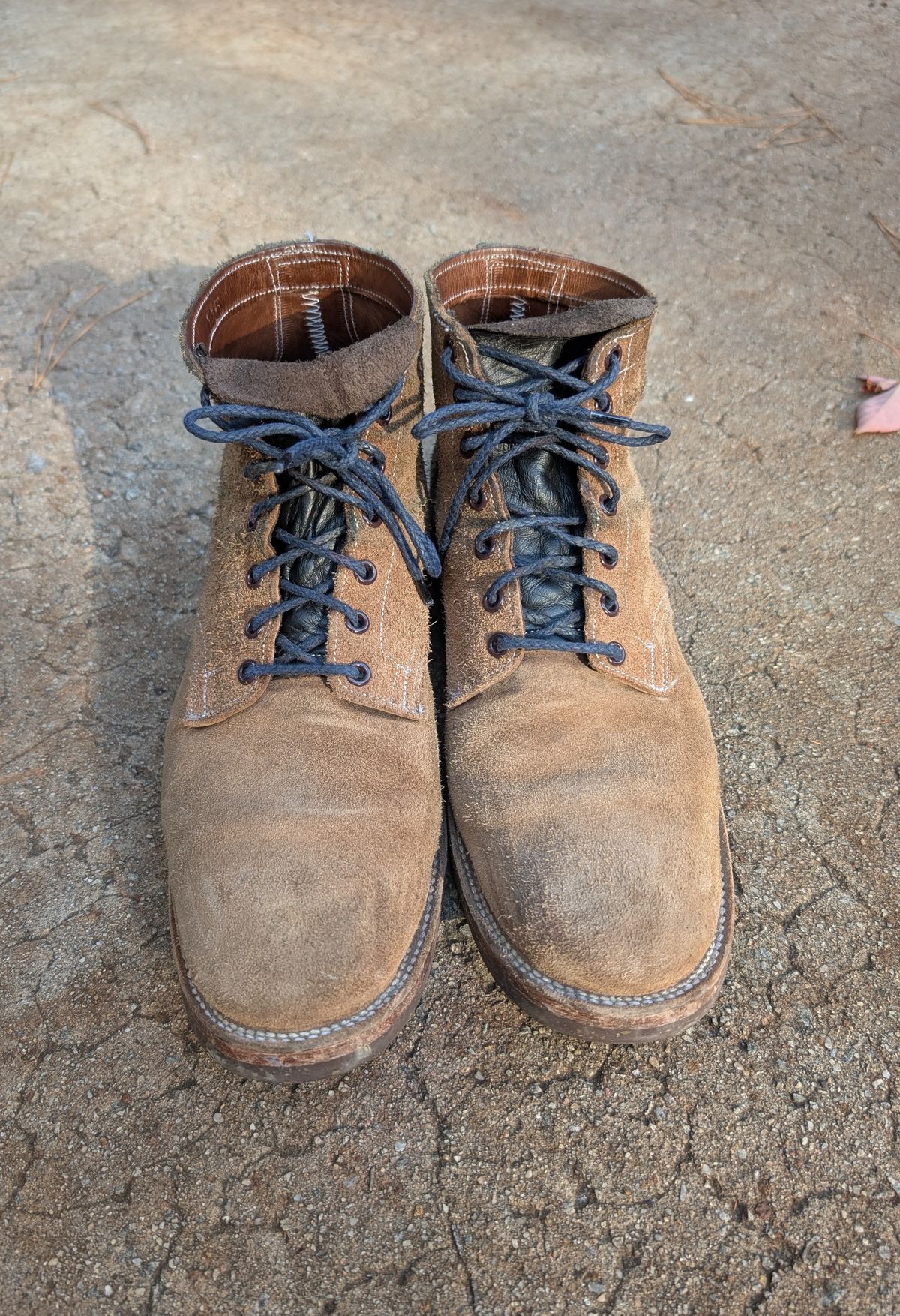 Photo by SIDO on November 2, 2025 of the Oak Street Bootmakers Storm Boot in Horween Natural Chromexcel Roughout.