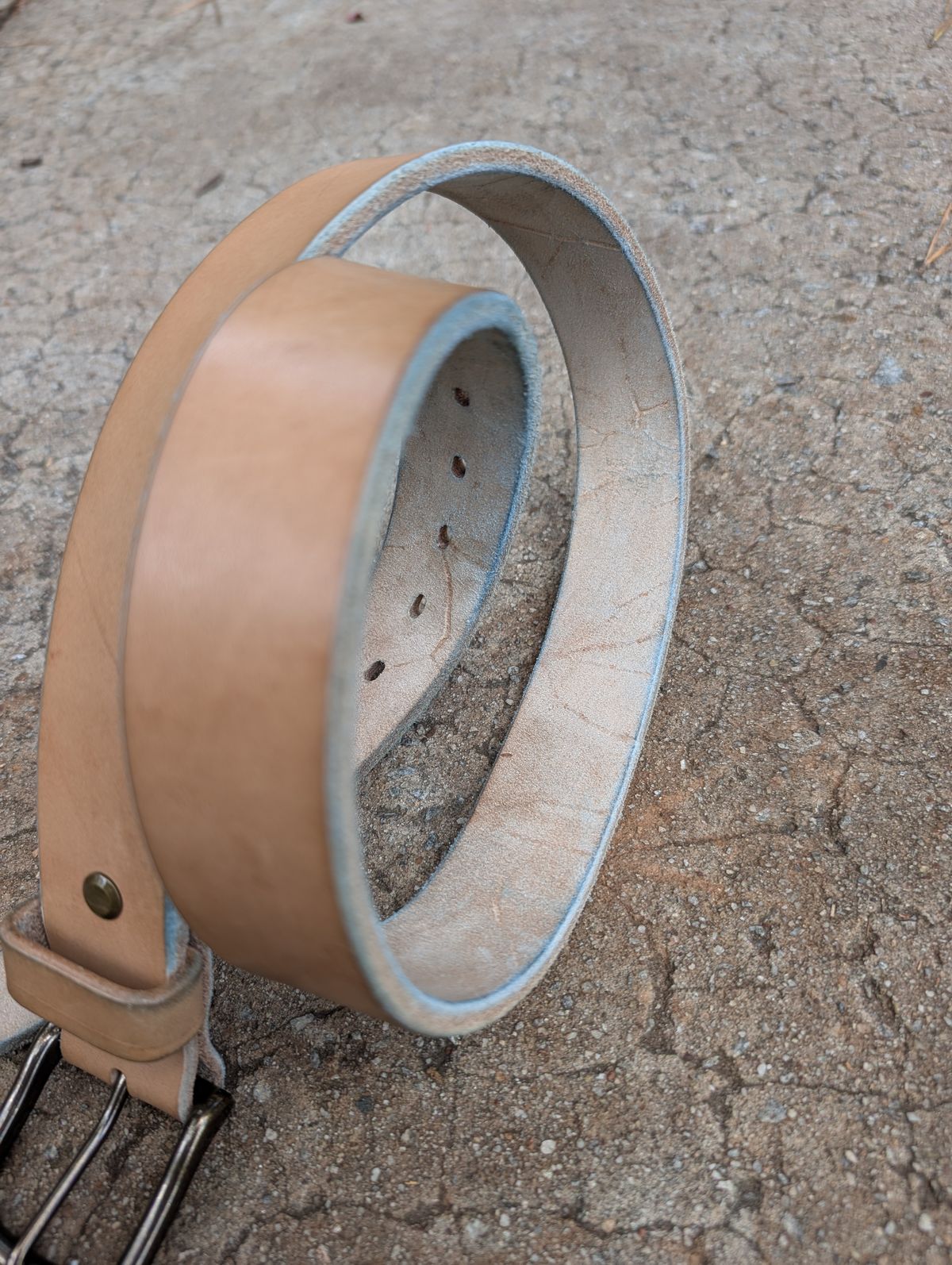 Photo by SIDO on November 2, 2025 of the Carmine Jack Leather Natural Shipyard Belt in Natural Oak Bark Leather.