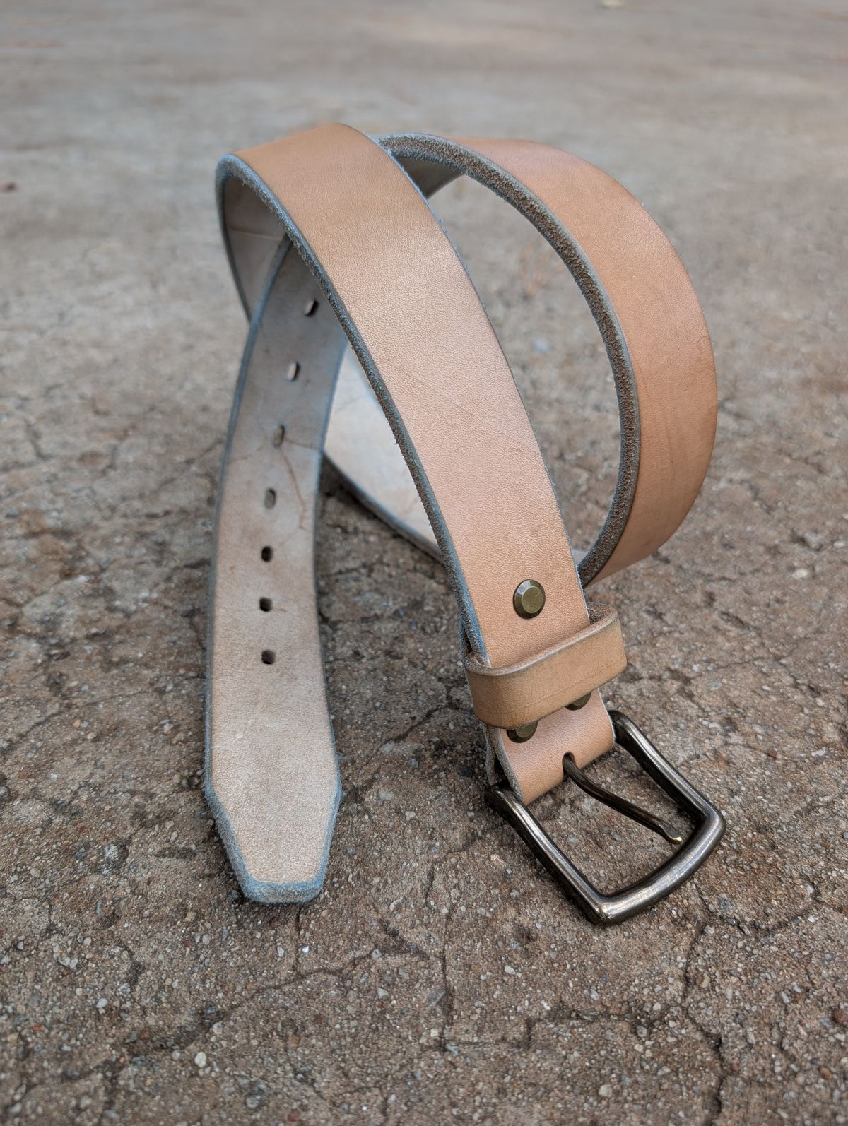 Photo by SIDO on November 2, 2025 of the Carmine Jack Leather Natural Shipyard Belt in Natural Oak Bark Leather.