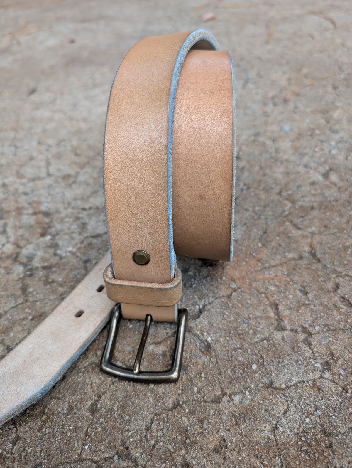 Photo by SIDO on November 2, 2025 of the Carmine Jack Leather Natural Shipyard Belt in Natural Oak Bark Leather.
