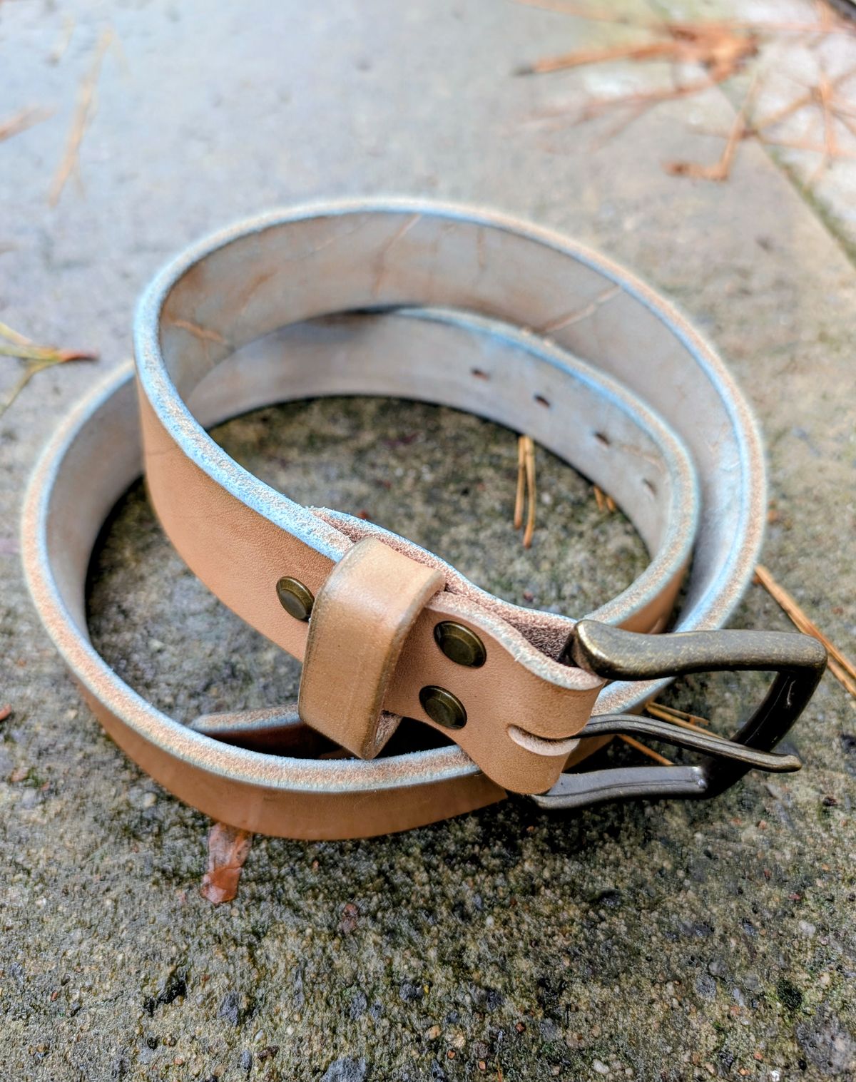 Photo by SIDO on December 5, 2025 of the Carmine Jack Leather Natural Shipyard Belt in Natural Oak Bark Leather.