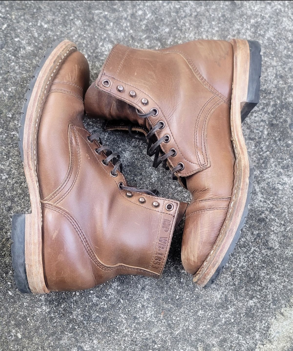 Photo by SIDO on November 2, 2023 of the White's MP-Sherman Toe Cap in Horween British Tan Chromexcel.