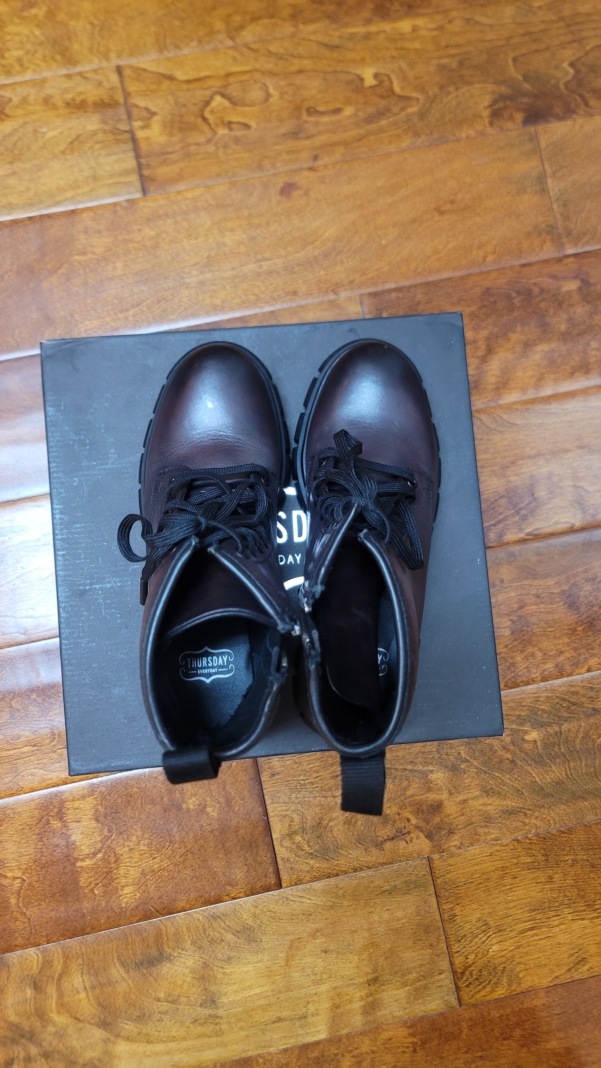Photo by SIDO on October 2, 2023 of the Thursday Coda in Black Cherry Hand-Finished Full Grain.