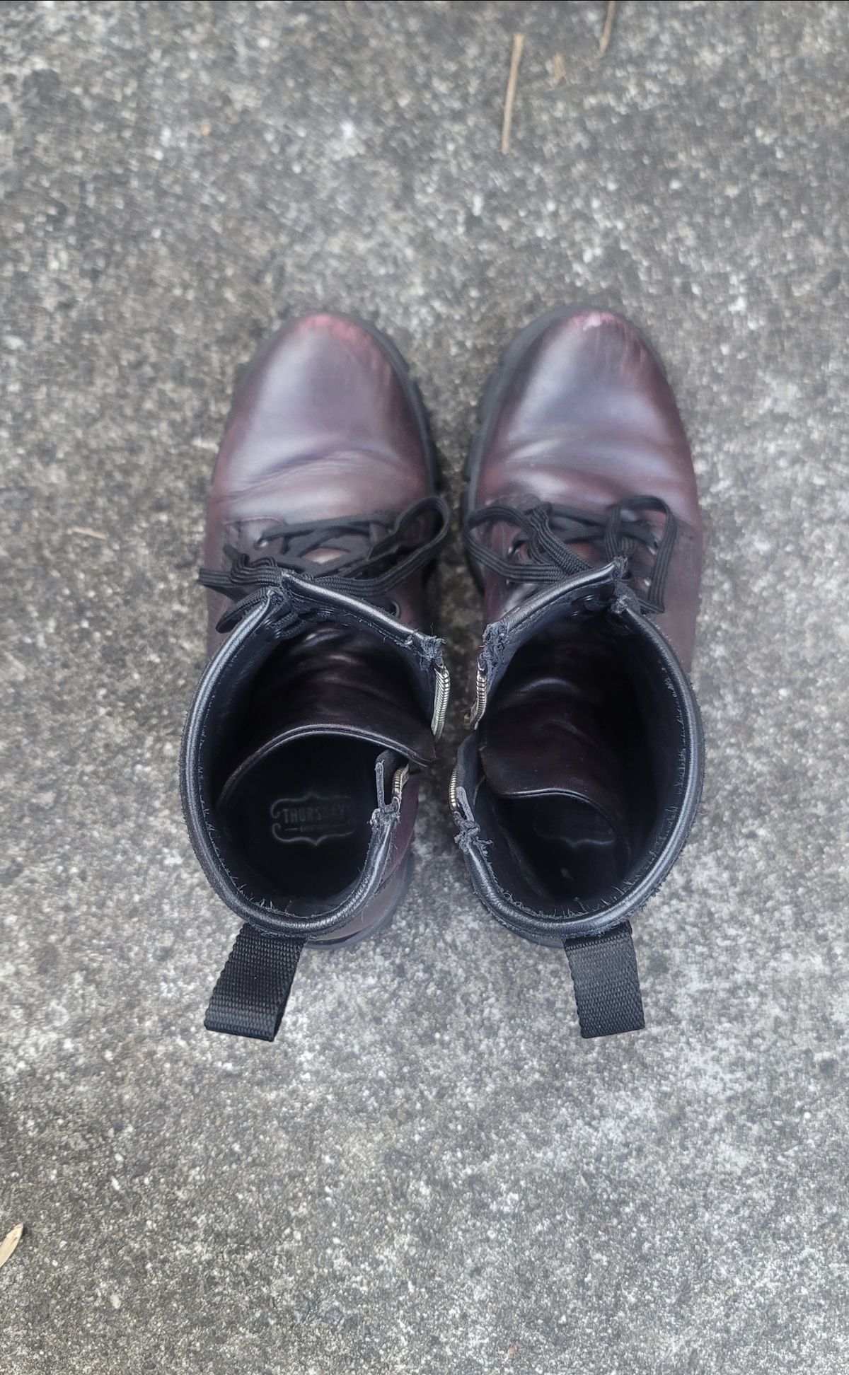 Photo by SIDO on November 2, 2023 of the Thursday Coda in Black Cherry Hand-Finished Full Grain.