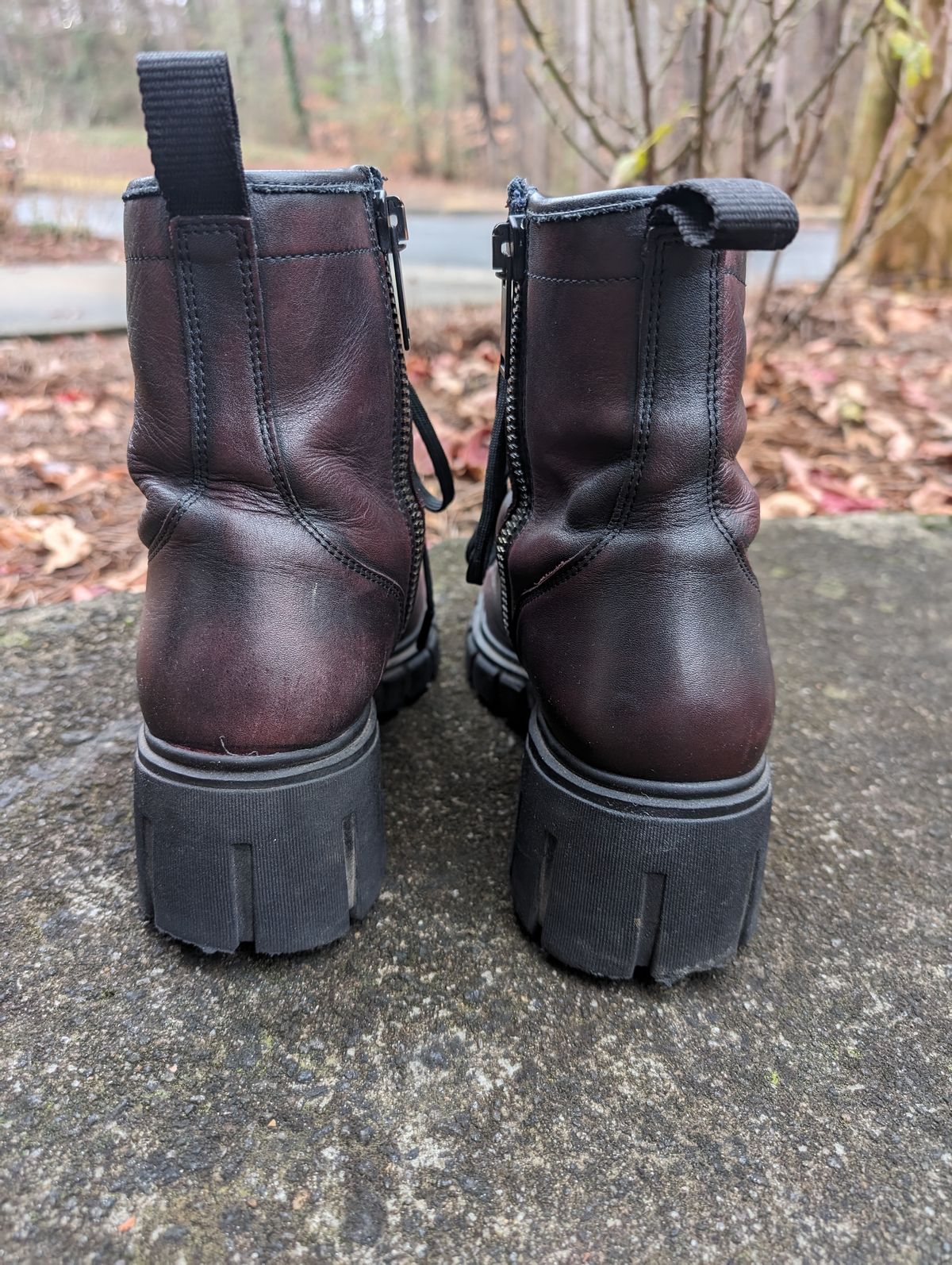 Photo by SIDO on December 1, 2023 of the Thursday Coda in Black Cherry Hand-Finished Full Grain.