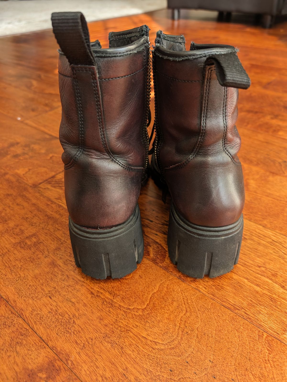 Photo by SIDO on January 2, 2024 of the Thursday Coda in Black Cherry Hand-Finished Full Grain.