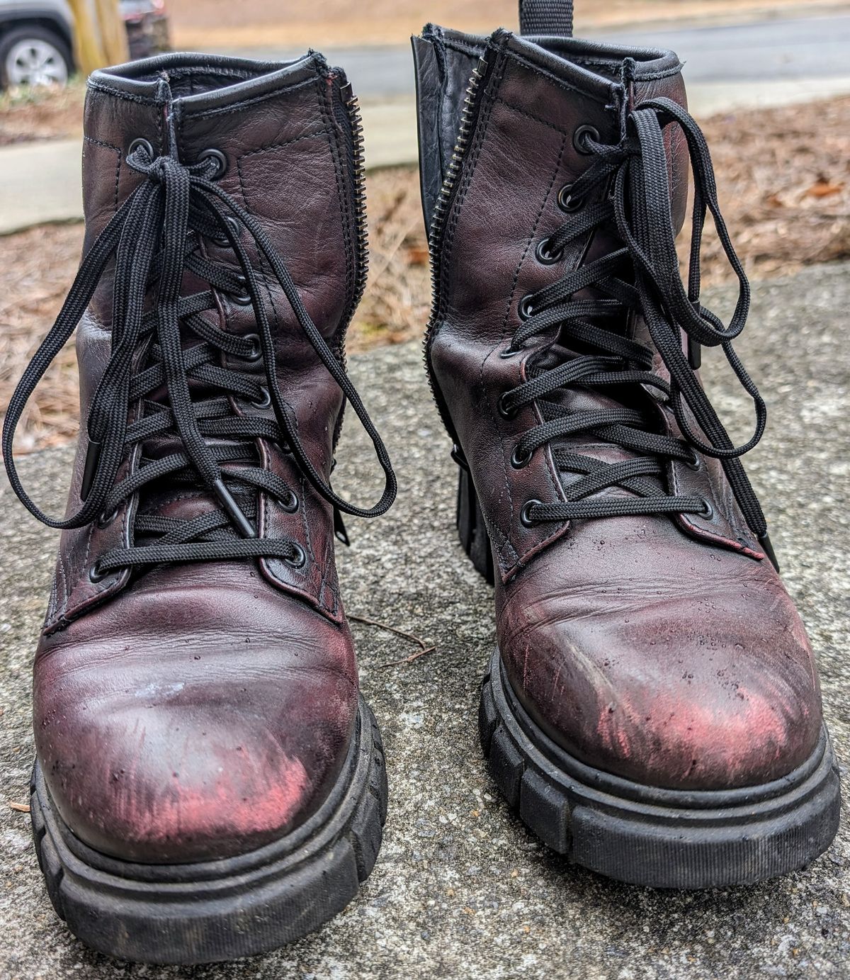 Photo by SIDO on February 4, 2024 of the Thursday Coda in Black Cherry Hand-Finished Full Grain.