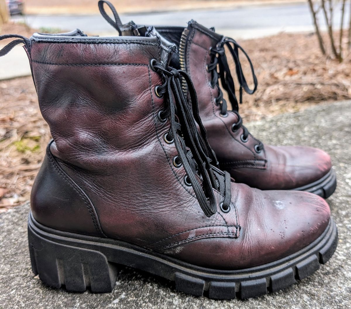 Photo by SIDO on February 4, 2024 of the Thursday Coda in Black Cherry Hand-Finished Full Grain.