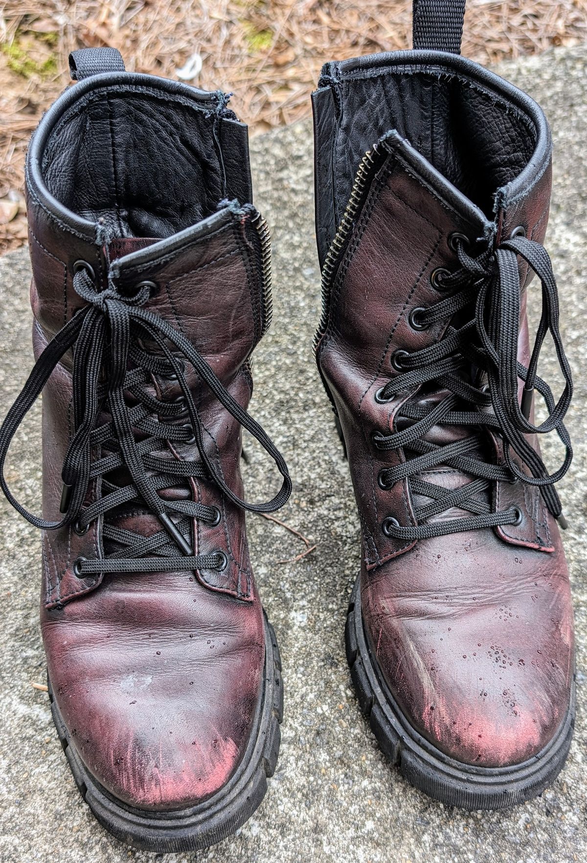 Photo by SIDO on February 4, 2024 of the Thursday Coda in Black Cherry Hand-Finished Full Grain.