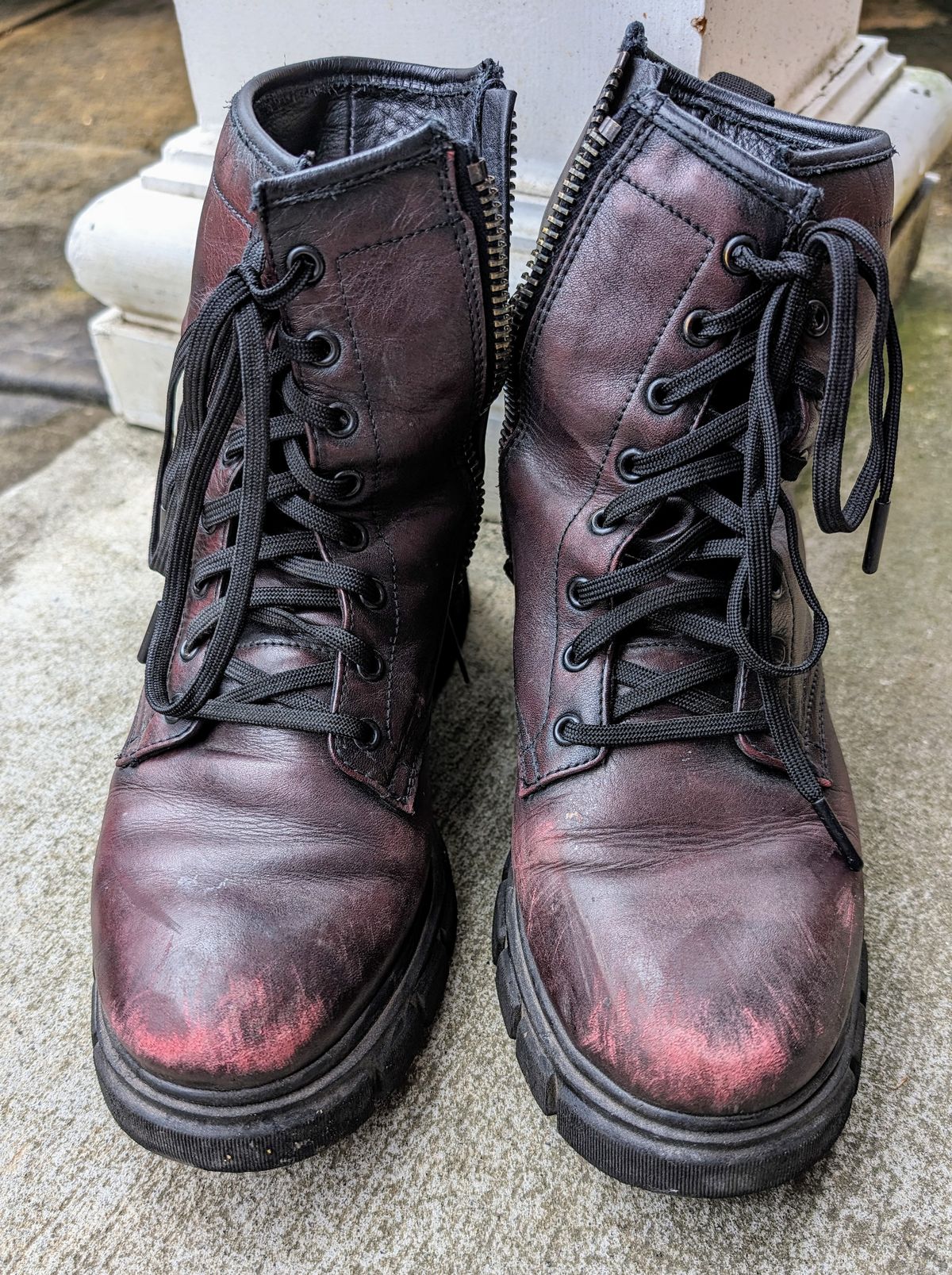 Photo by SIDO on March 5, 2024 of the Thursday Coda in Black Cherry Hand-Finished Full Grain.