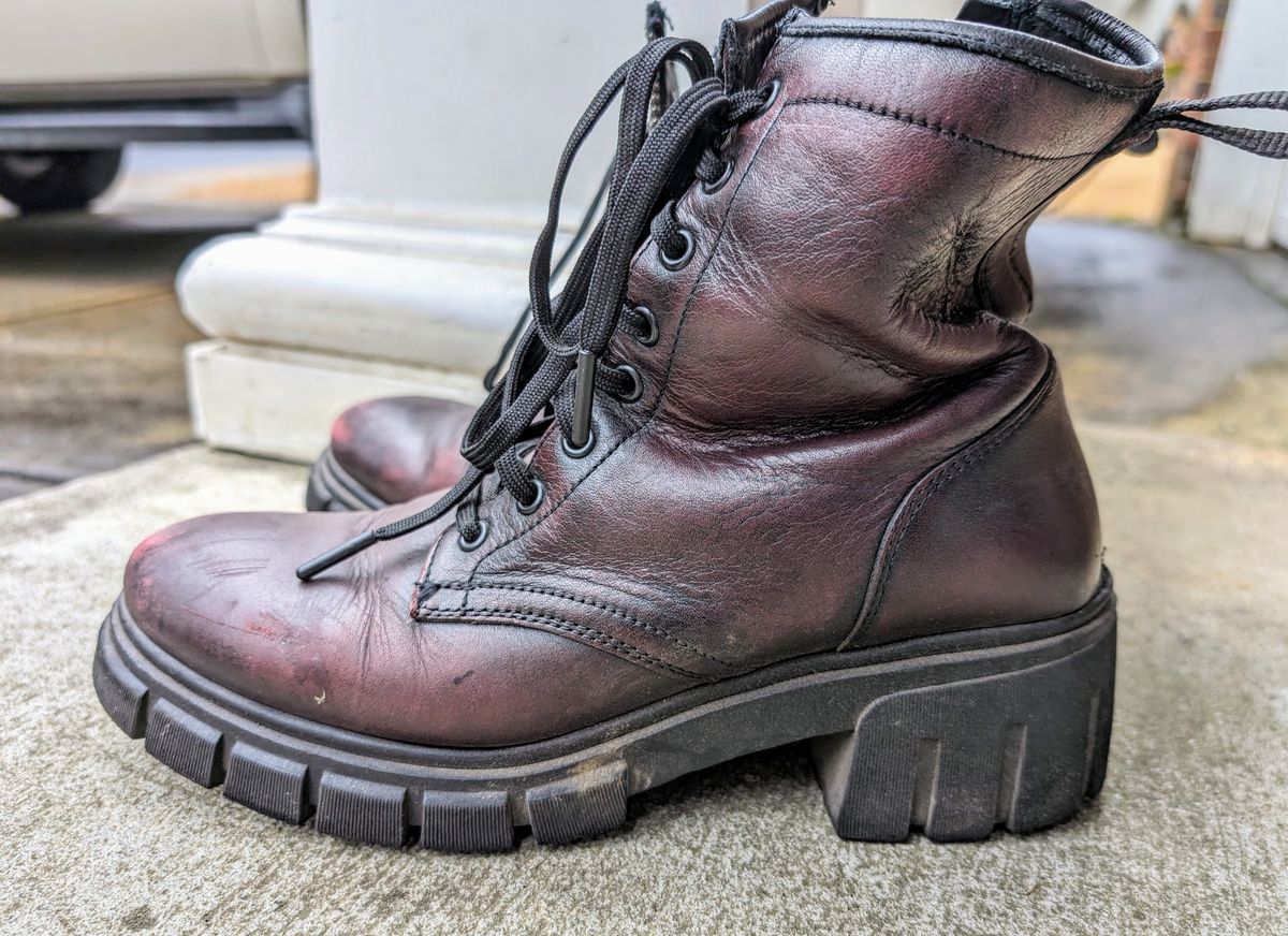 Photo by SIDO on March 5, 2024 of the Thursday Coda in Black Cherry Hand-Finished Full Grain.