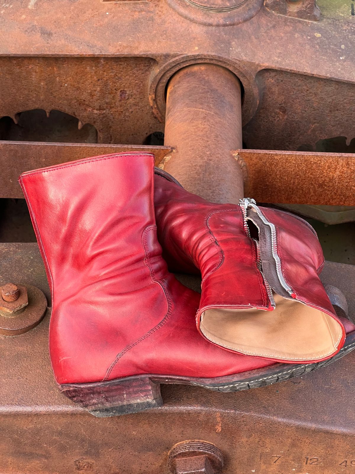 Photo by Tillman on February 4, 2026 of the Self-Made Custom Model in Conceria Puccini Attilio Red Maremma.