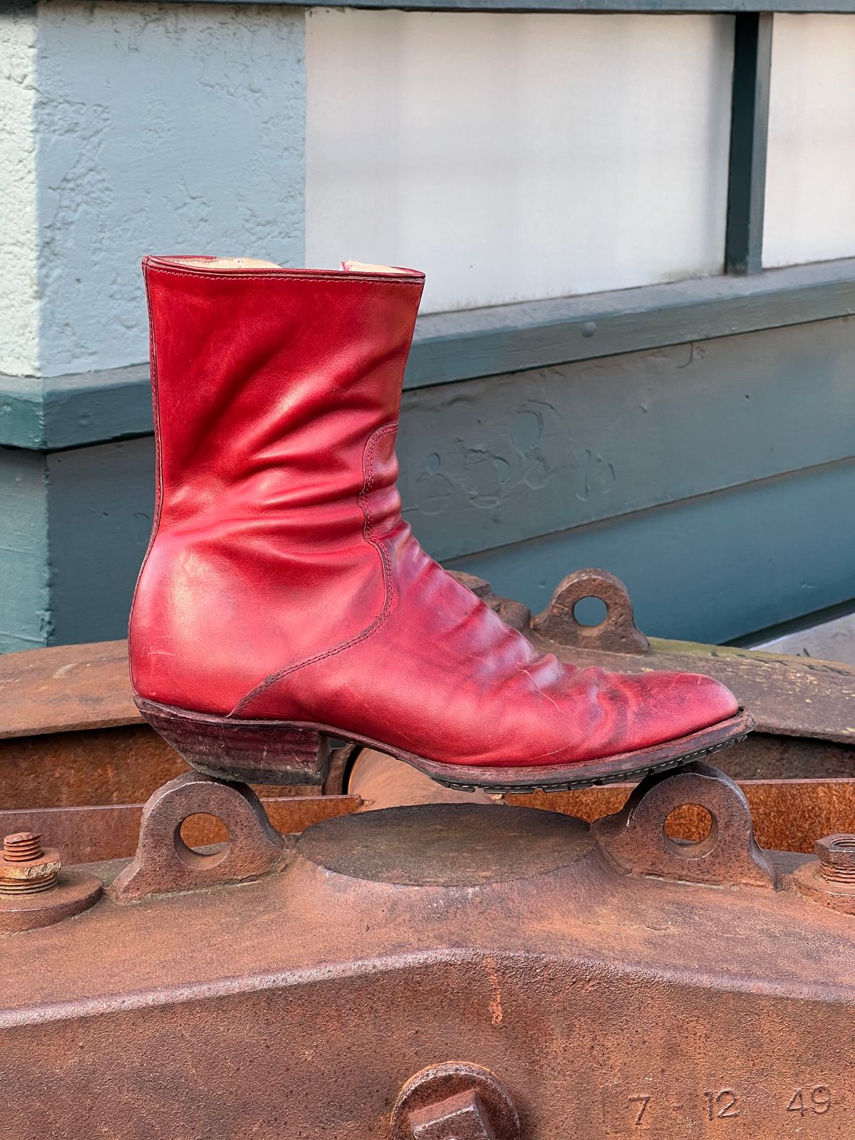 Photo by Tillman on February 4, 2026 of the Self-Made Custom Model in Conceria Puccini Attilio Red Maremma.