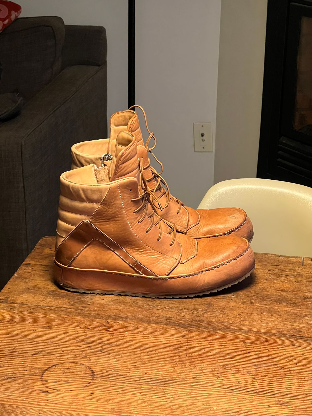 Photo by Tillman on January 2, 2025 of the Self-Made Geobasket in Horween Natural Essex & Horween Unglazed Natural Shell Cordovan.