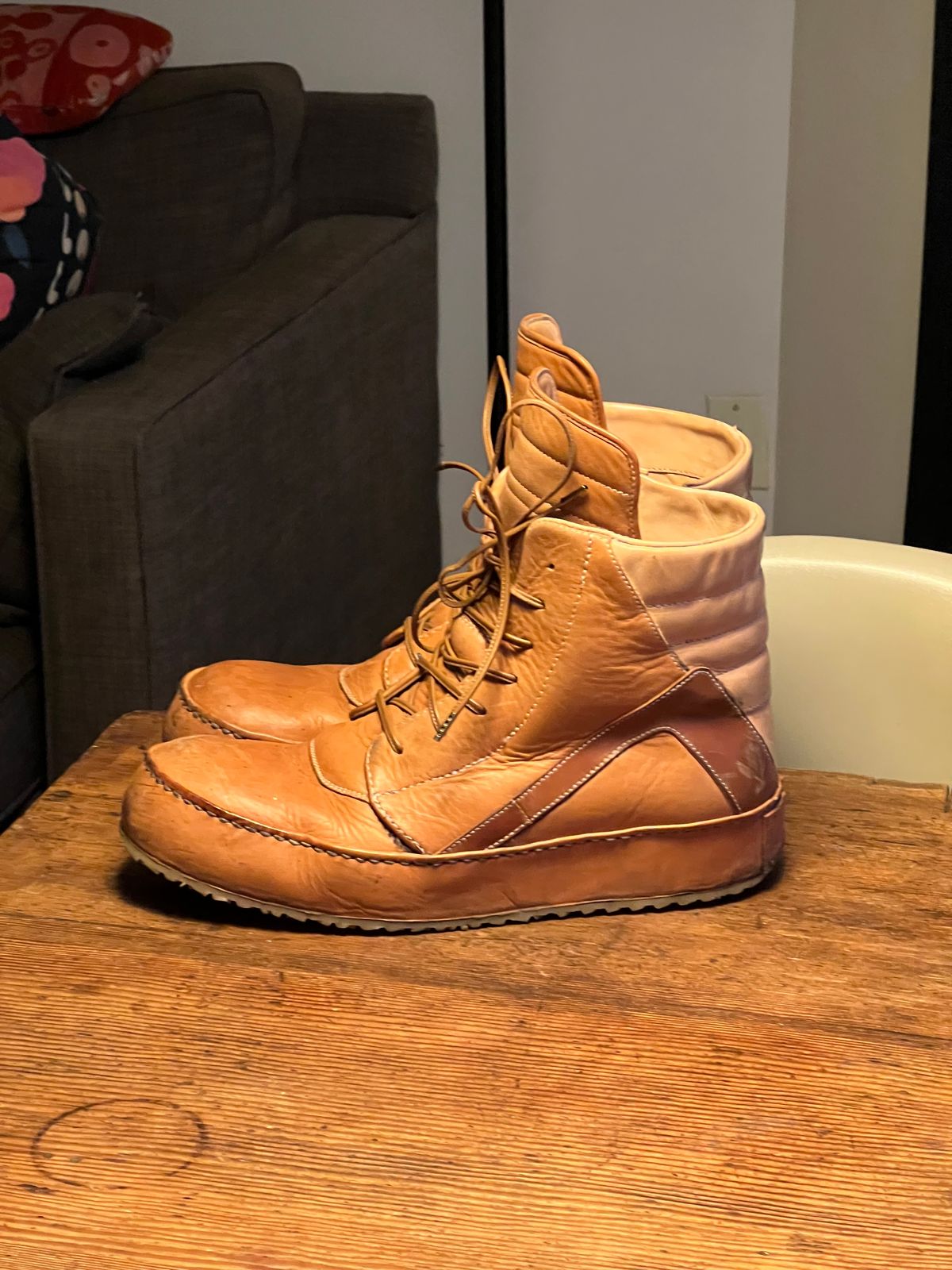 Photo by Tillman on January 2, 2025 of the Self-Made Geobasket in Horween Natural Essex & Horween Unglazed Natural Shell Cordovan.