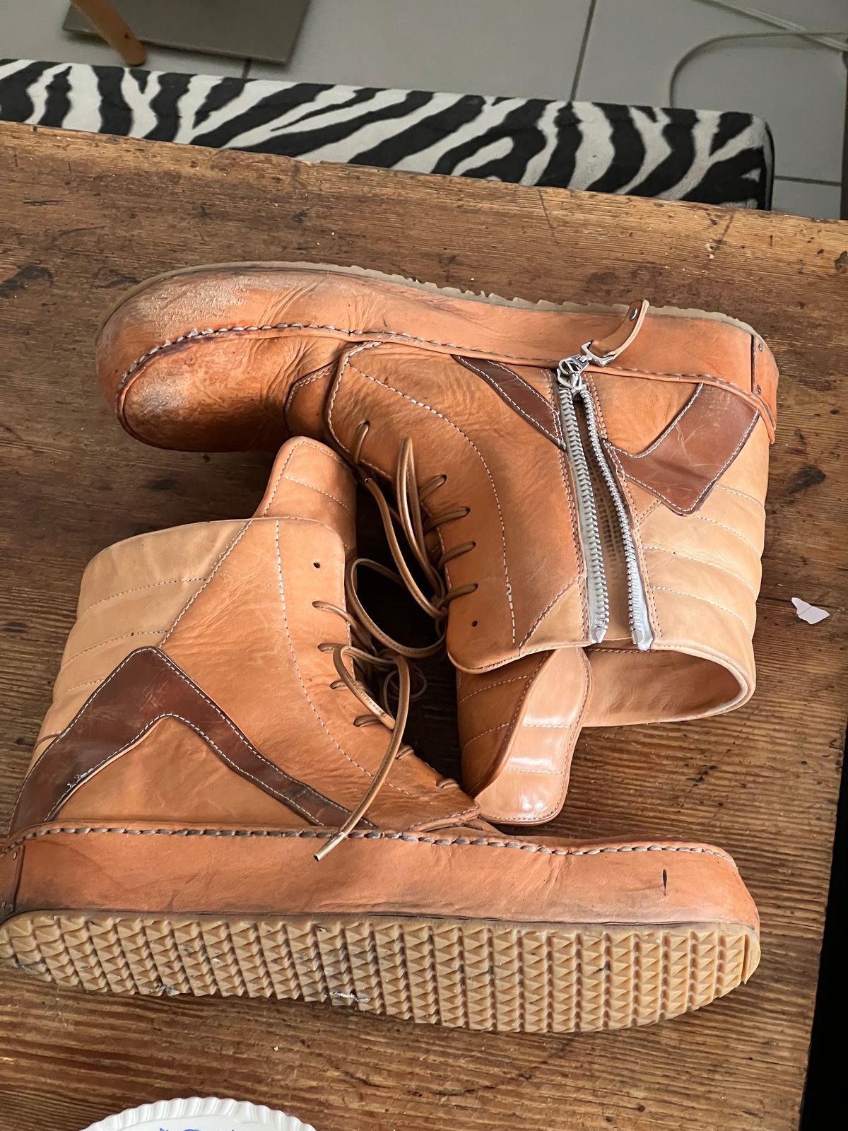 Photo by Tillman on February 2, 2025 of the Self-Made Geobasket in Horween Natural Essex & Horween Unglazed Natural Shell Cordovan.