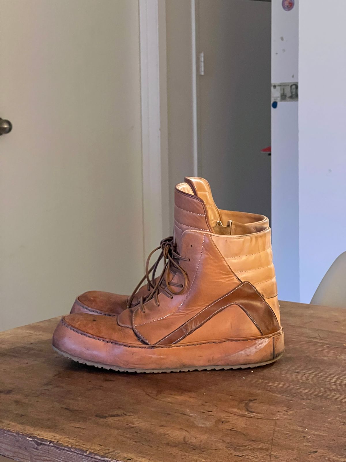Photo by Tillman on March 4, 2025 of the Self-Made Geobasket in Horween Natural Essex & Horween Unglazed Natural Shell Cordovan.