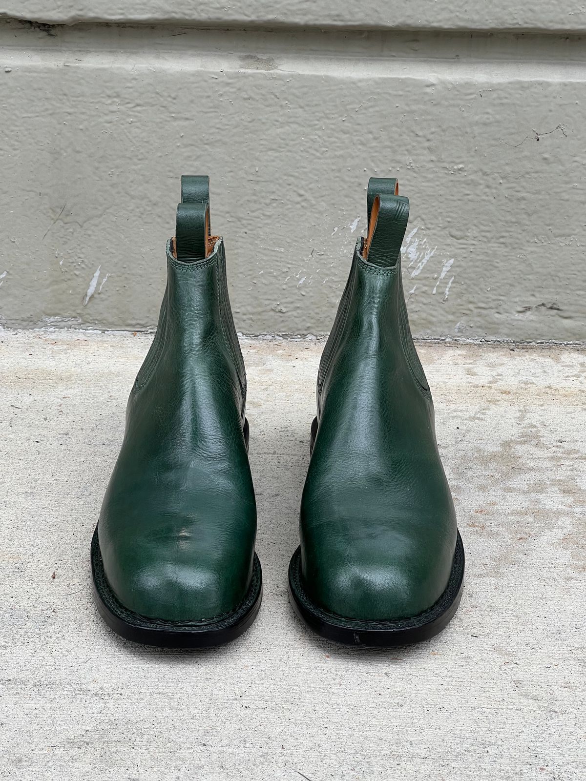 Photo by Tillman on October 4, 2023 of the Dierkes Covered gusset Chelsea Boot in Conceria Puccini Attilio Dark Green Koala.