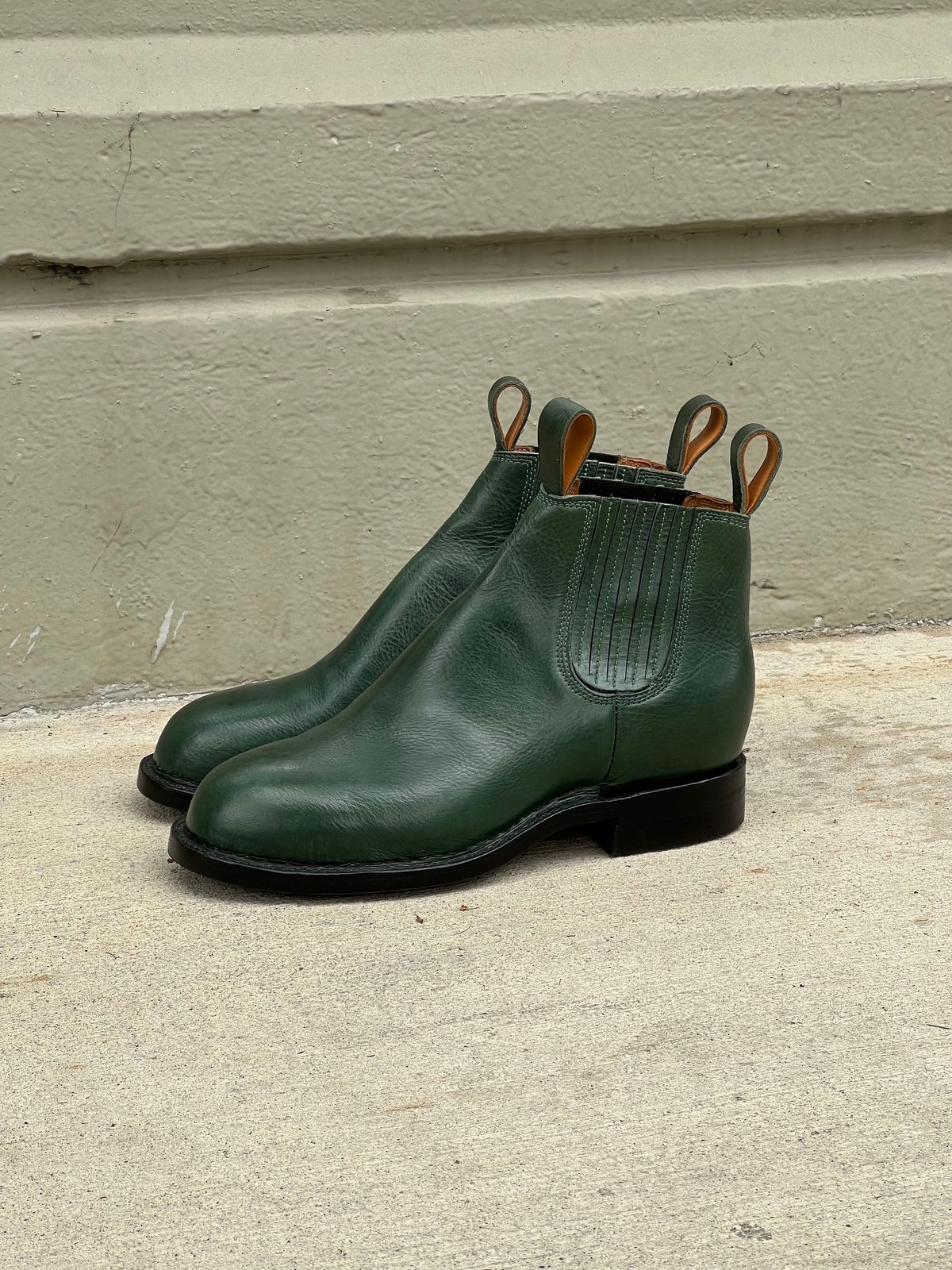 Photo by Tillman on October 4, 2023 of the Dierkes Covered gusset Chelsea Boot in Conceria Puccini Attilio Dark Green Koala.