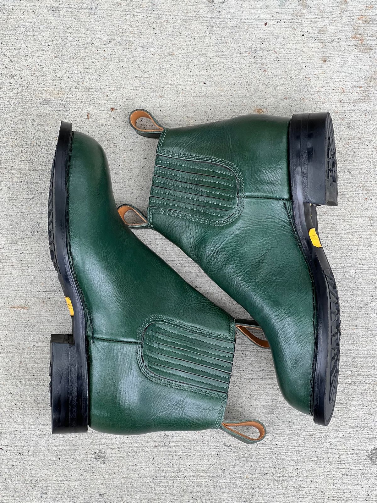 Photo by Tillman on October 4, 2023 of the Dierkes Covered gusset Chelsea Boot in Conceria Puccini Attilio Dark Green Koala.