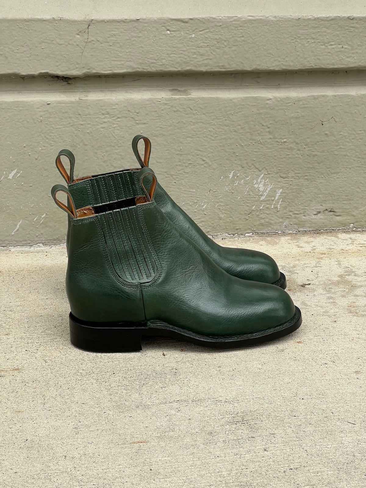 Photo by Tillman on October 4, 2023 of the Dierkes Covered gusset Chelsea Boot in Conceria Puccini Attilio Dark Green Koala.