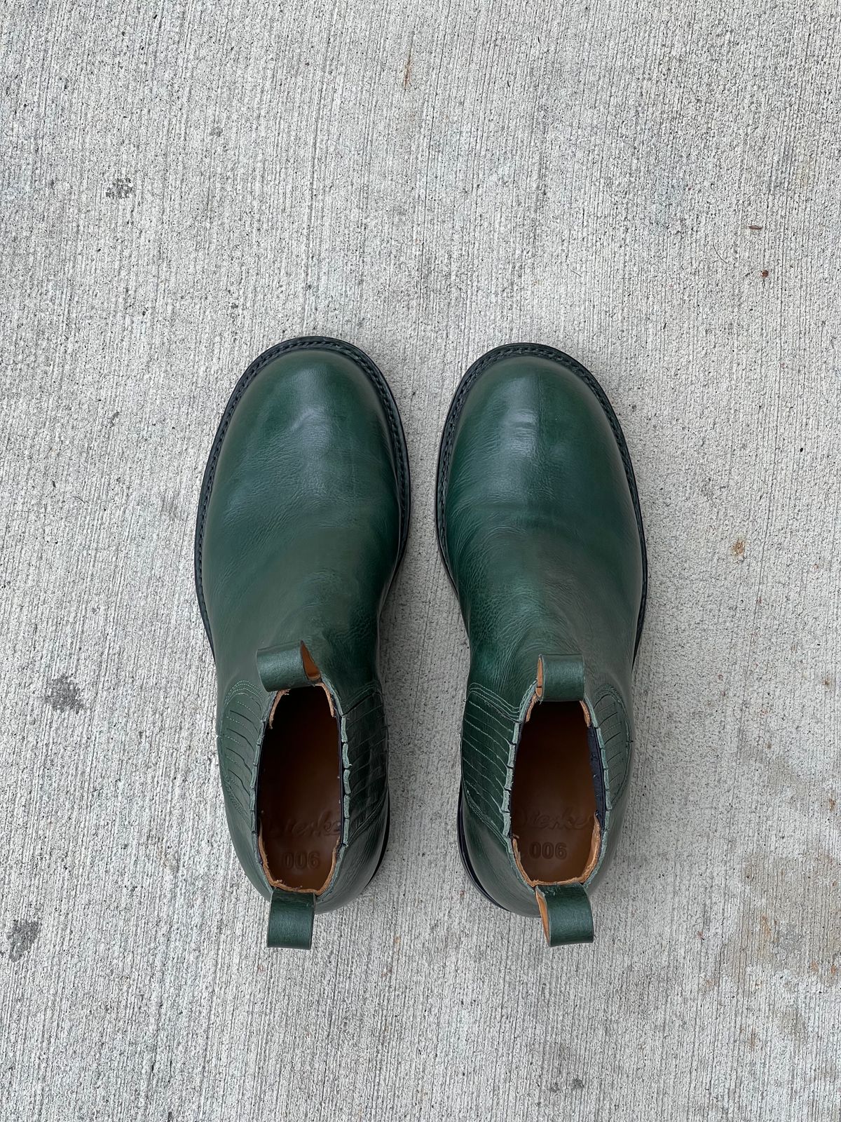Photo by Tillman on October 4, 2023 of the Dierkes Covered gusset Chelsea Boot in Conceria Puccini Attilio Dark Green Koala.