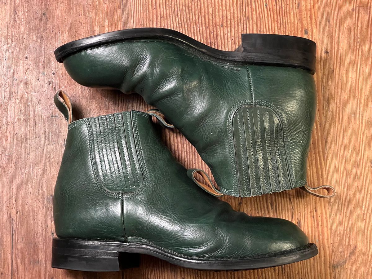 Photo by Tillman on December 6, 2023 of the Dierkes Covered gusset Chelsea Boot in Conceria Puccini Attilio Dark Green Koala.