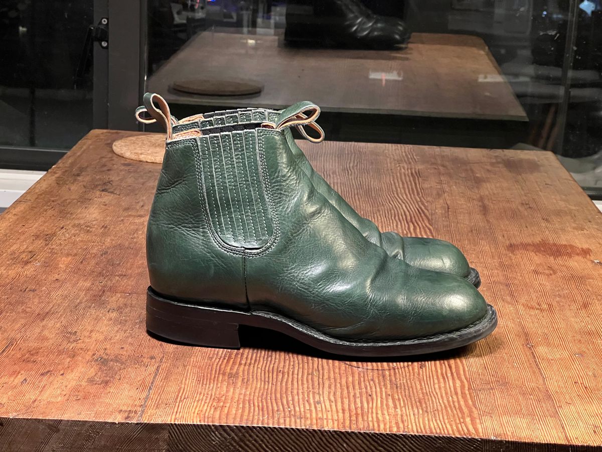 Photo by Tillman on December 6, 2023 of the Dierkes Covered gusset Chelsea Boot in Conceria Puccini Attilio Dark Green Koala.