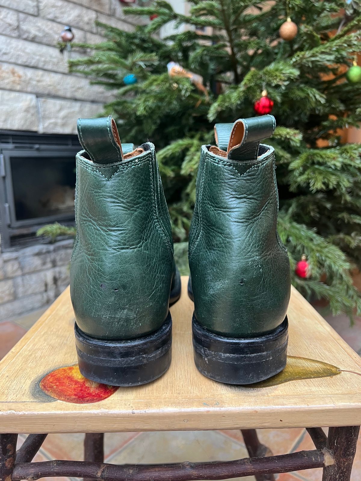 Photo by Tillman on January 6, 2024 of the Dierkes Covered gusset Chelsea Boot in Conceria Puccini Attilio Dark Green Koala.