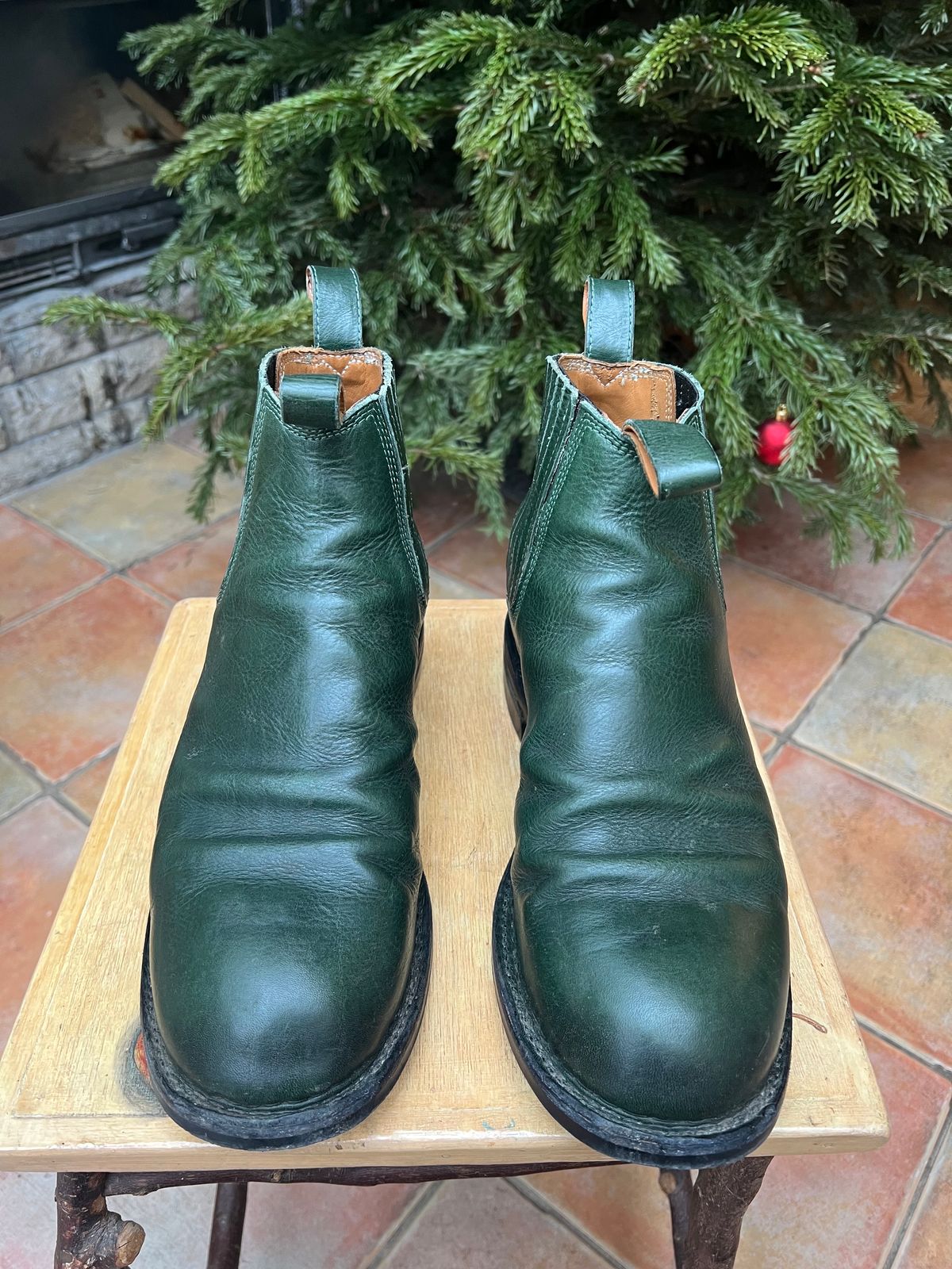 Photo by Tillman on January 6, 2024 of the Dierkes Covered gusset Chelsea Boot in Conceria Puccini Attilio Dark Green Koala.