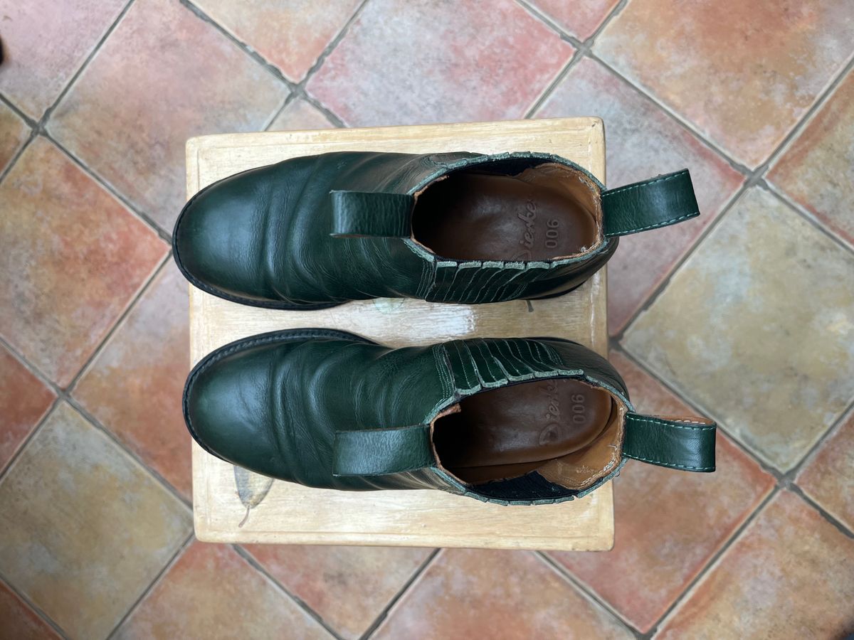 Photo by Tillman on January 6, 2024 of the Dierkes Covered gusset Chelsea Boot in Conceria Puccini Attilio Dark Green Koala.