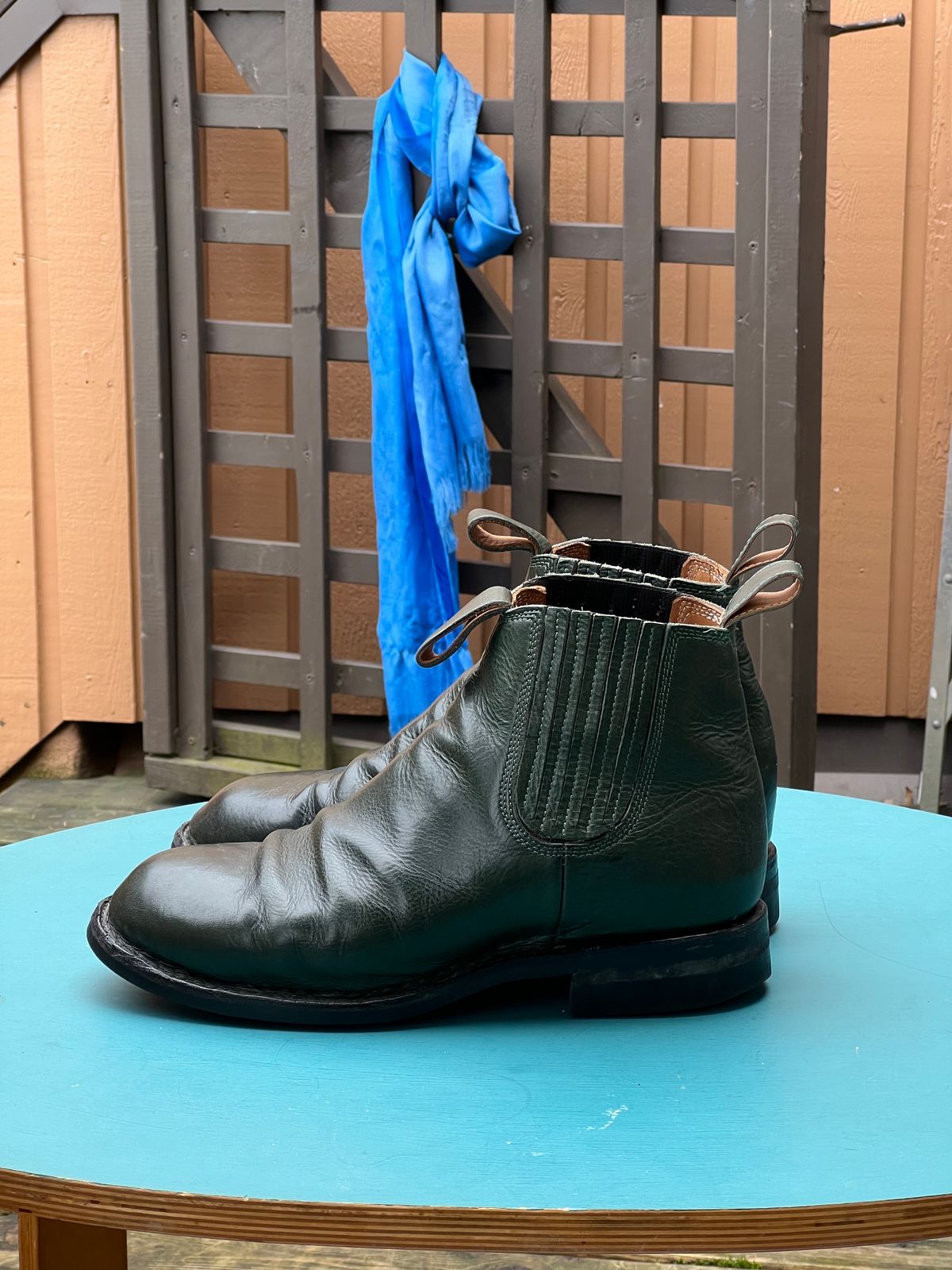 Photo by Tillman on February 3, 2024 of the Dierkes Covered gusset Chelsea Boot in Conceria Puccini Attilio Dark Green Koala.