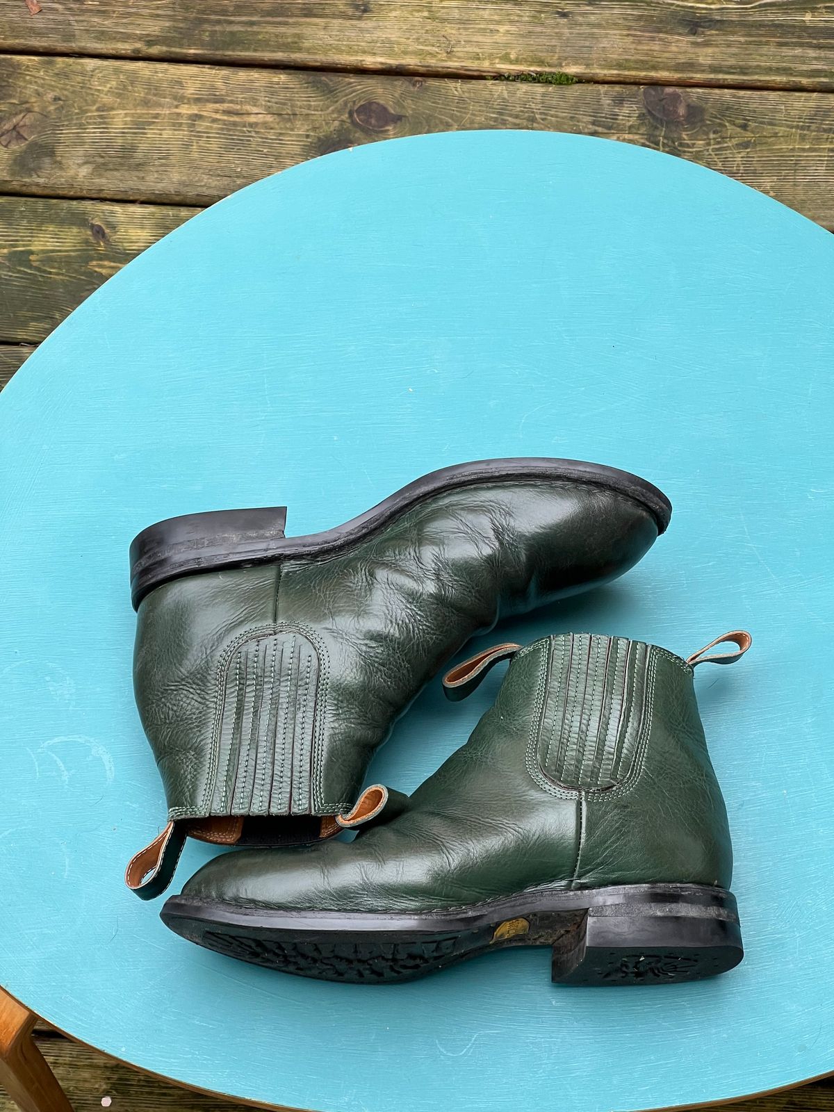 Photo by Tillman on February 3, 2024 of the Dierkes Covered gusset Chelsea Boot in Conceria Puccini Attilio Dark Green Koala.