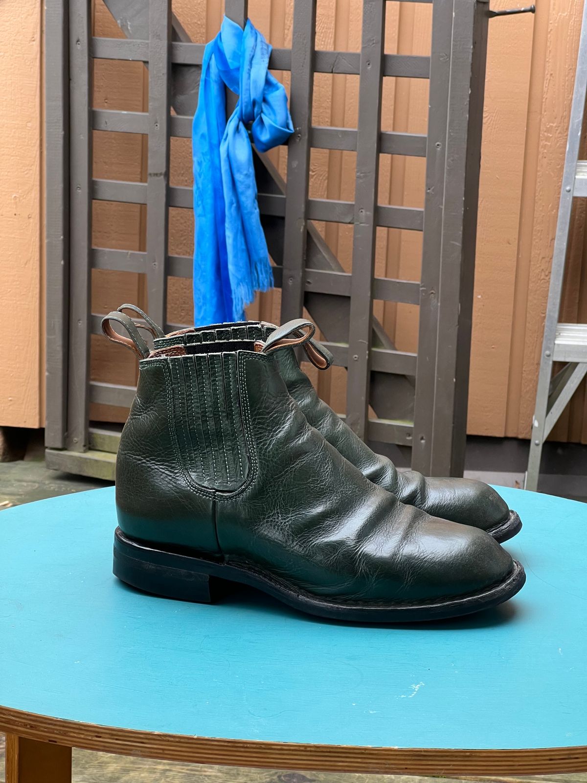 Photo by Tillman on February 3, 2024 of the Dierkes Covered gusset Chelsea Boot in Conceria Puccini Attilio Dark Green Koala.