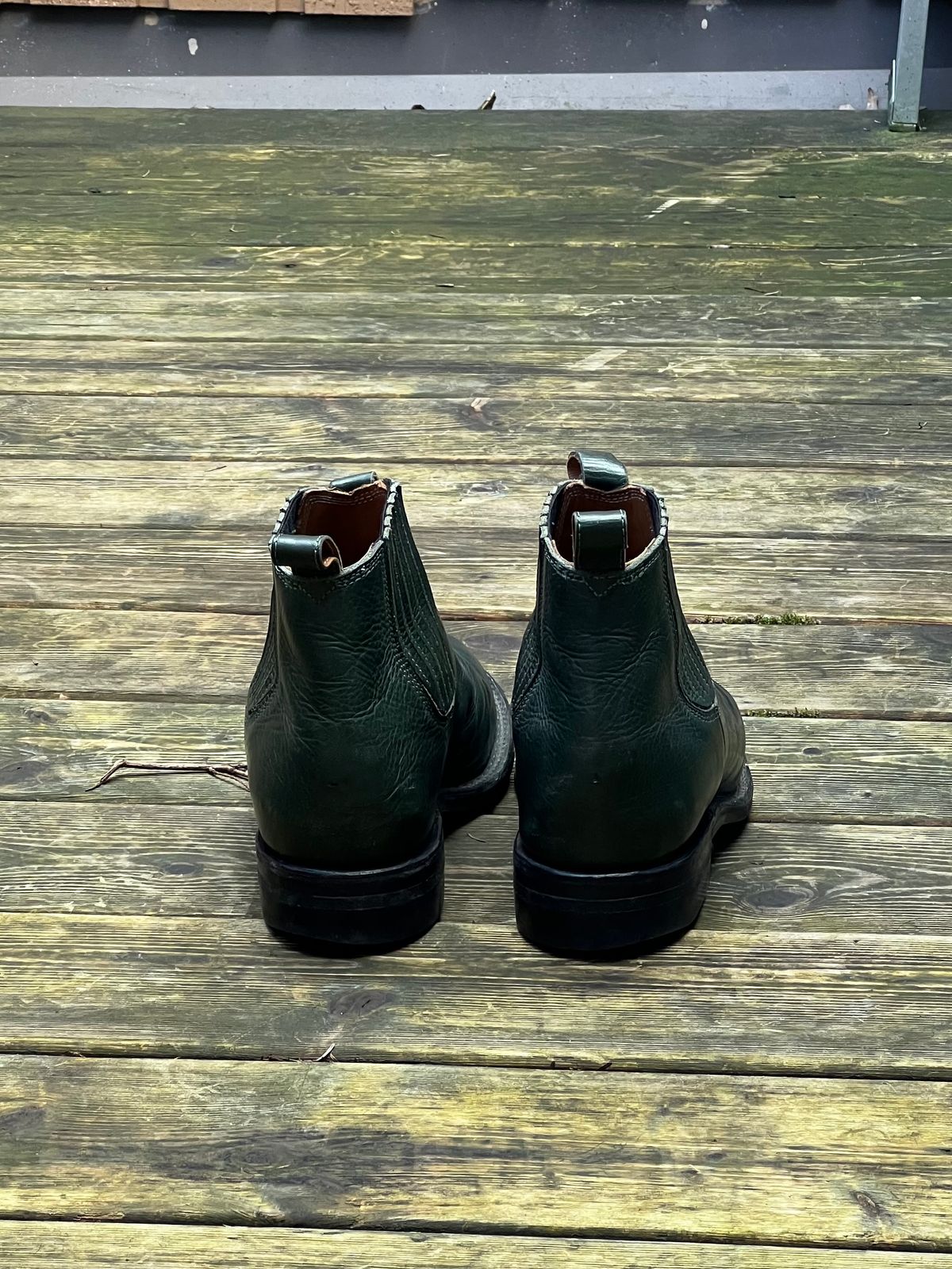 Photo by Tillman on March 4, 2024 of the Dierkes Covered gusset Chelsea Boot in Conceria Puccini Attilio Dark Green Koala.